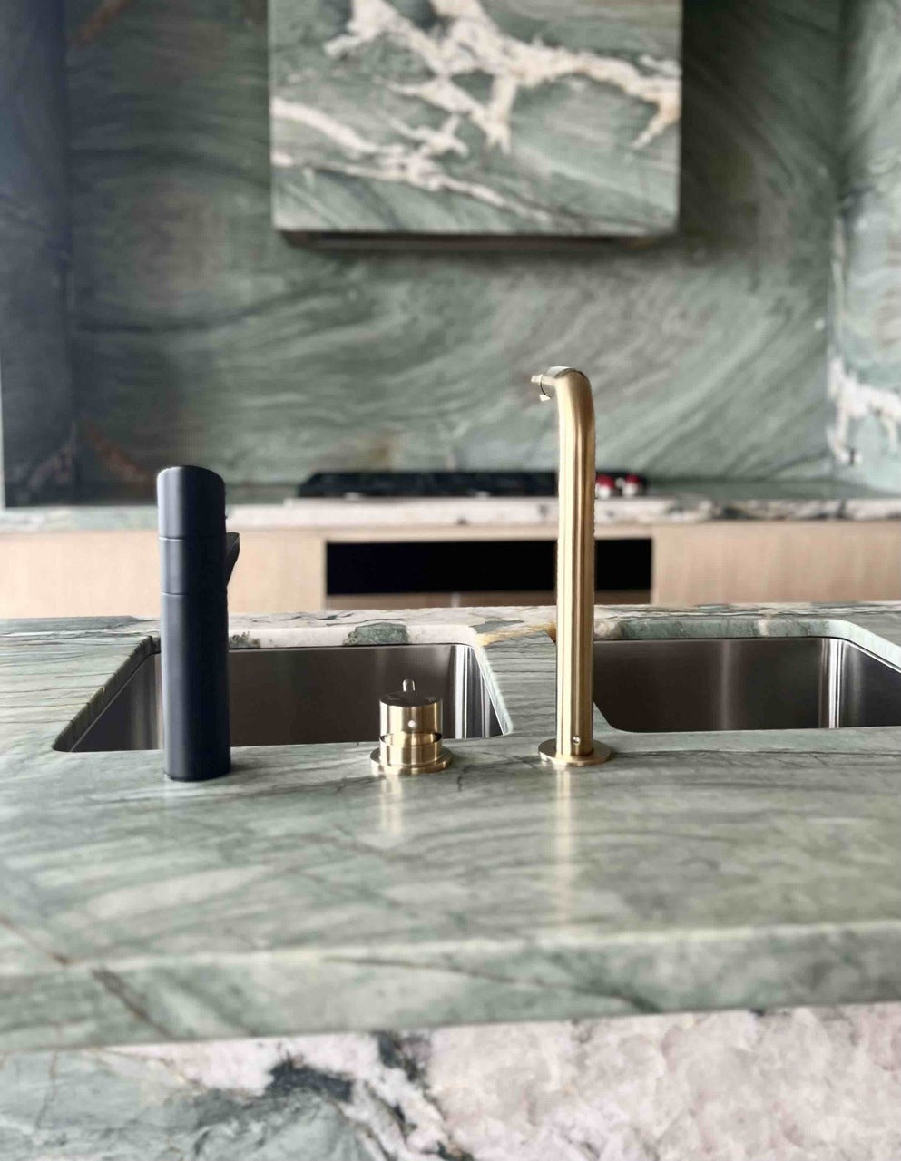 DEL MARE Quartzite Polished Slab