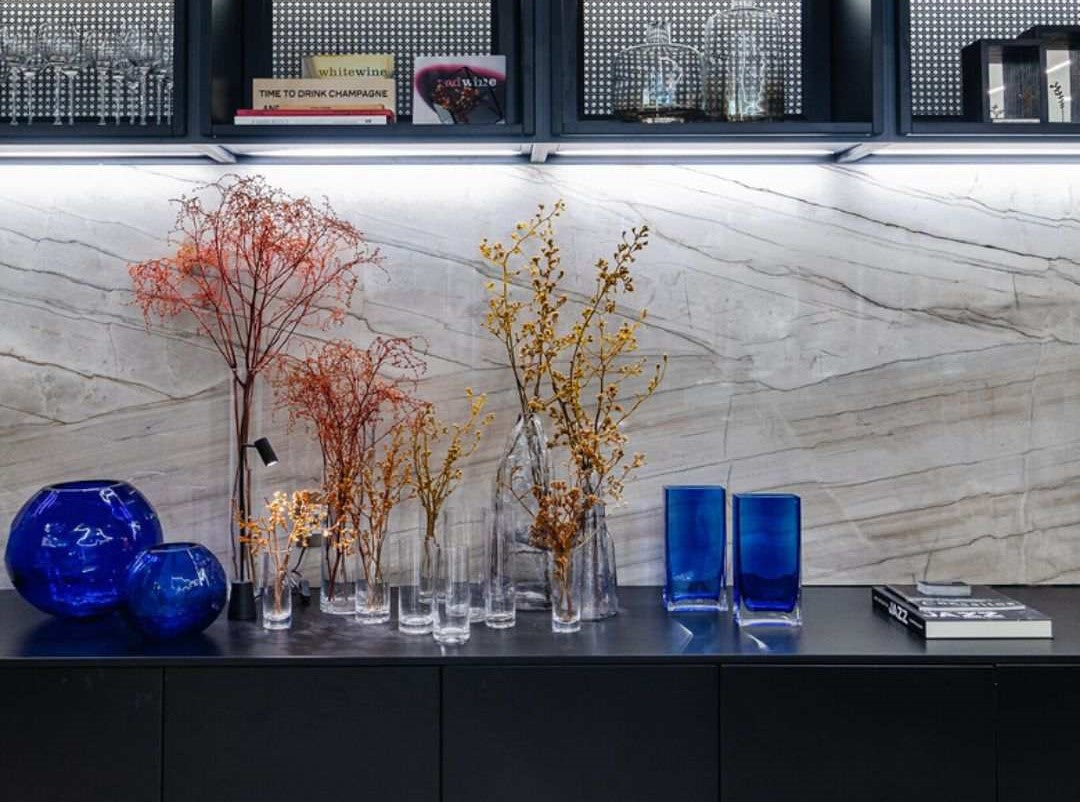 White Luxus Quartzite Slab Hawaii Stone Imports