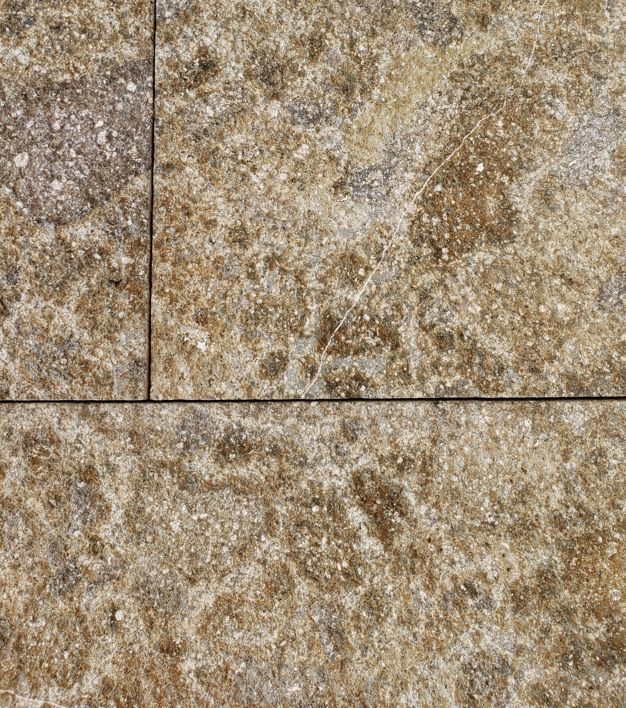 EVERGREEN Basalt Bush Hammered Wall Veneer