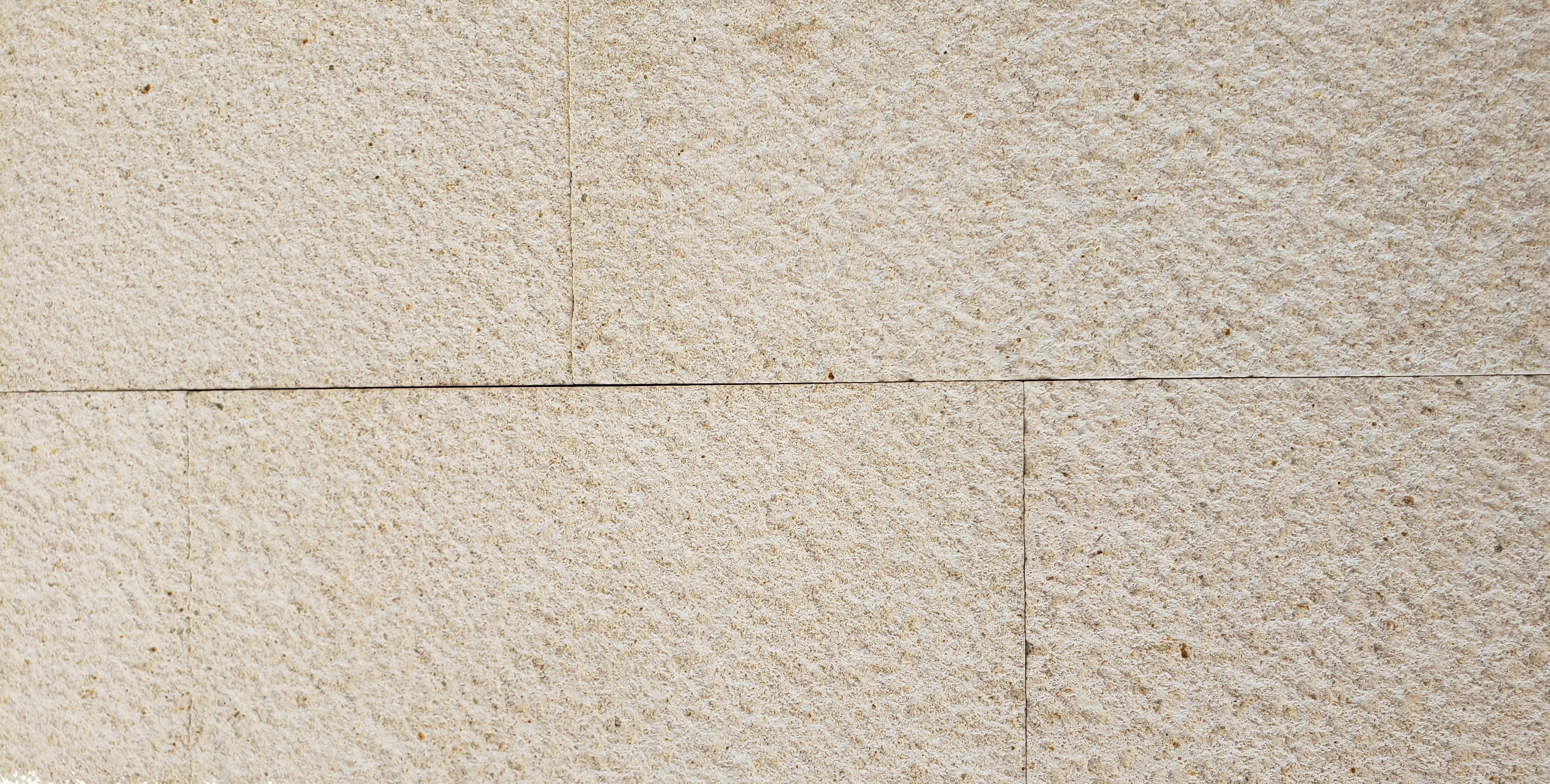 WHITE CLASSIC PARAS Limestone Bush Hammered Wall Veneer