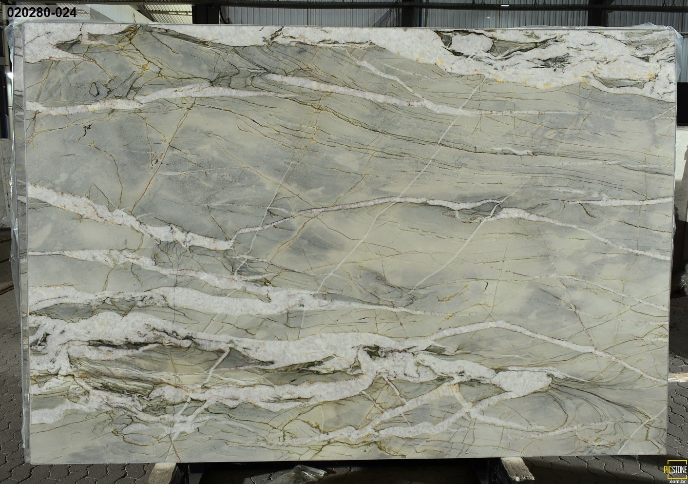 BAYMONT Quartzite Polished Slab