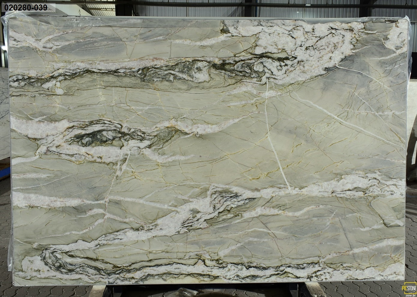 BAYMONT Quartzite Polished Slab
