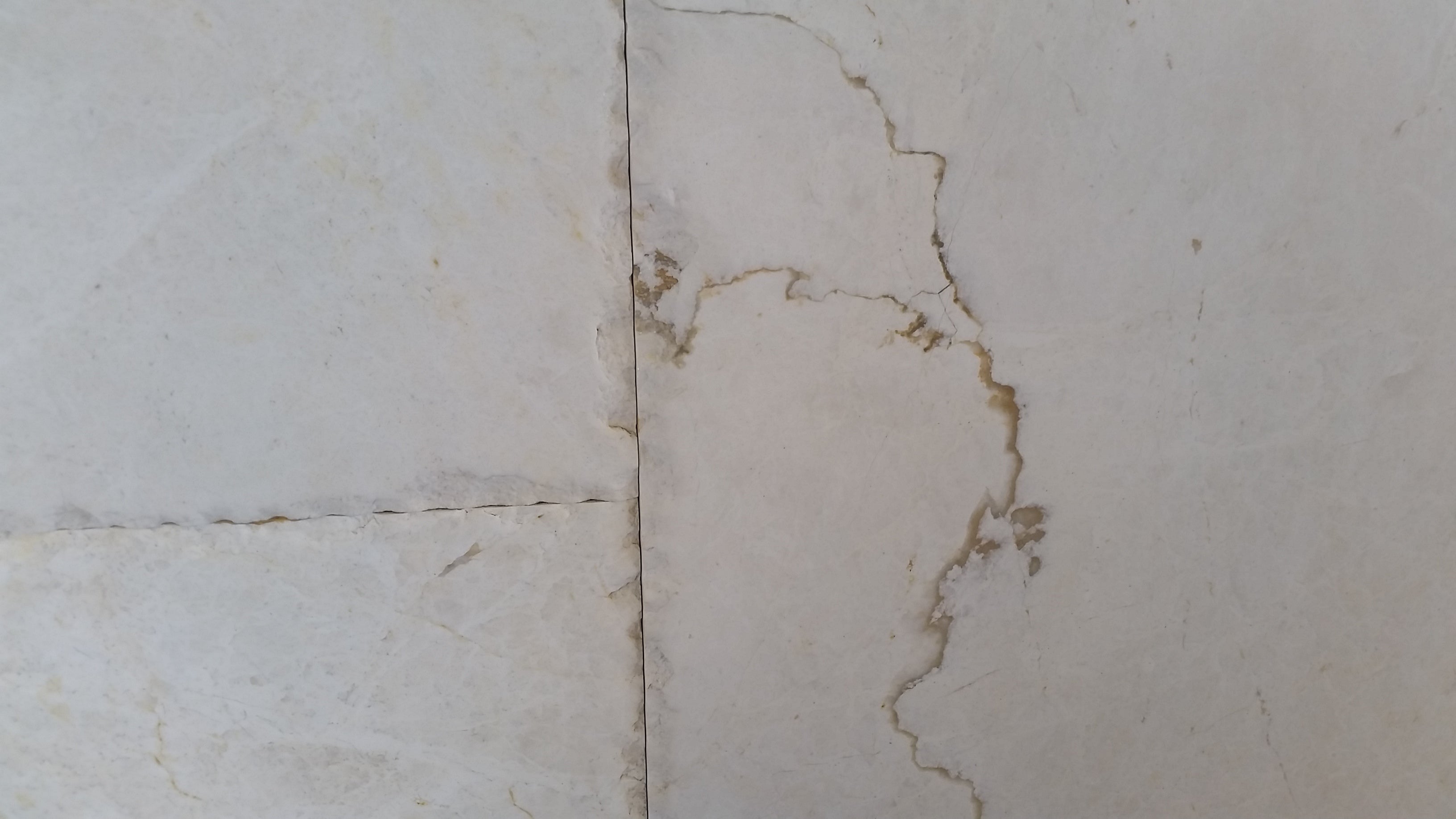 CASCADE WHITE Marble Brushed, Chiseled Edge Tile