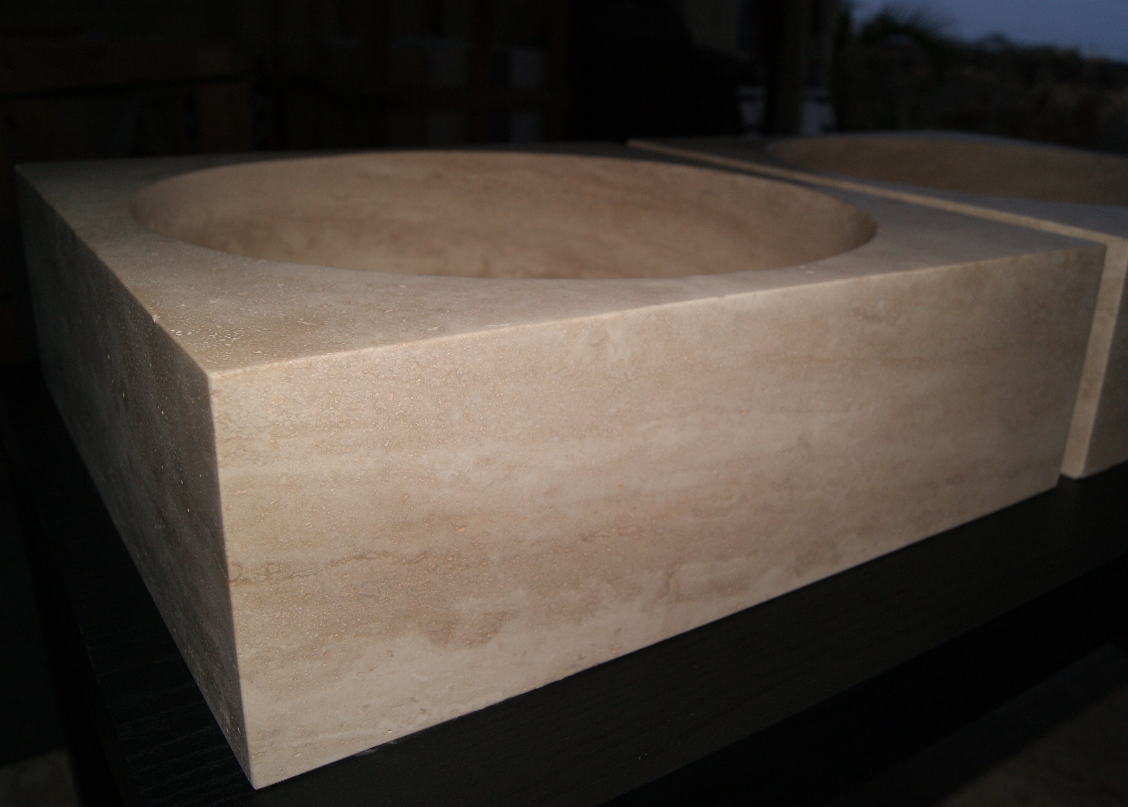 CLASSIC MEDIUM Travertine Straight & Round Sink