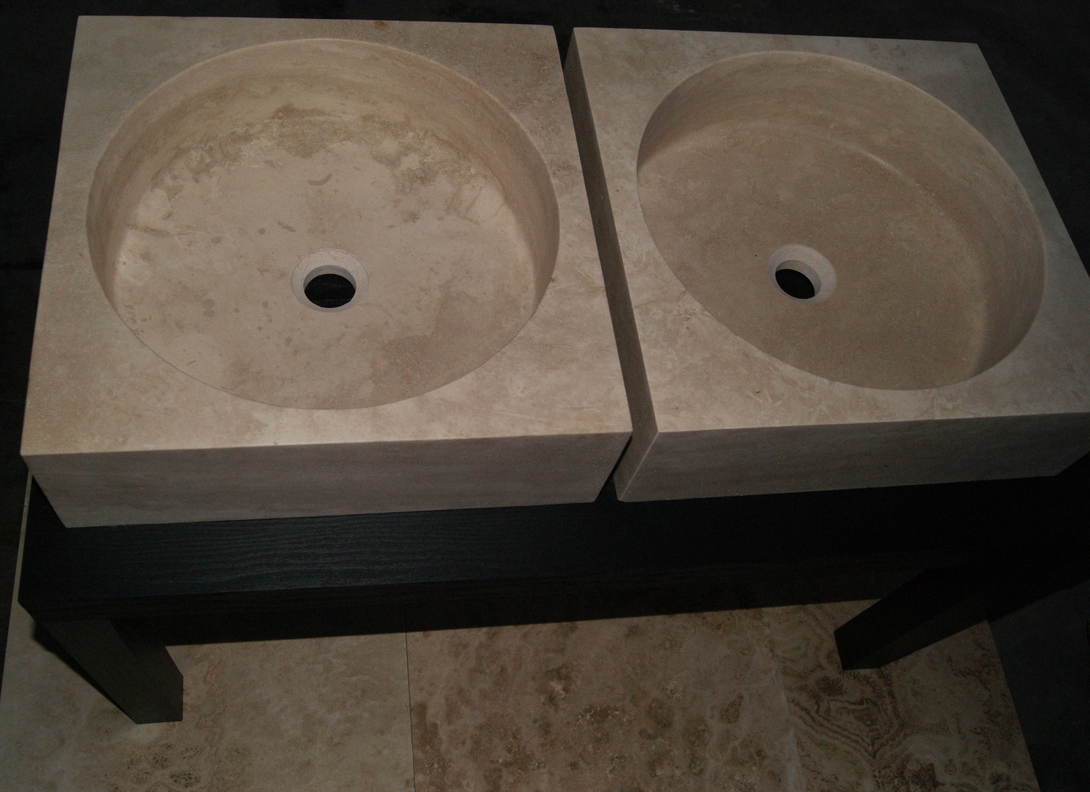 CLASSIC MEDIUM Travertine Straight & Round Sink