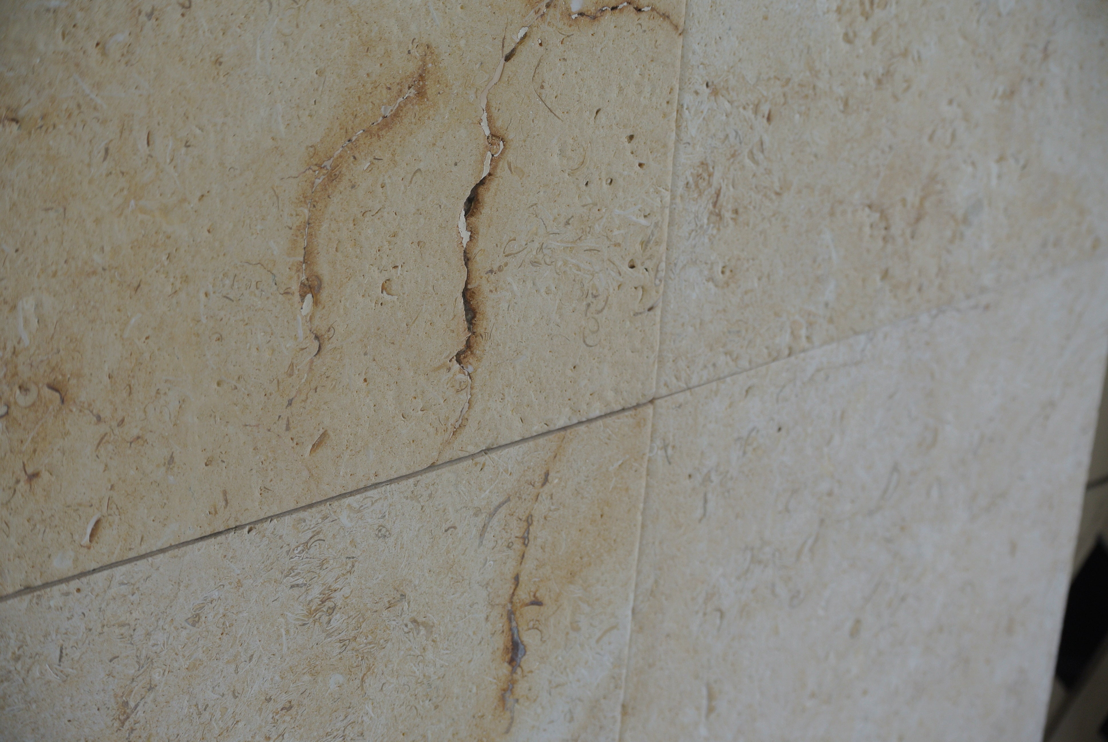 DESERT GOLD Limestone Brushed/Filled Tile