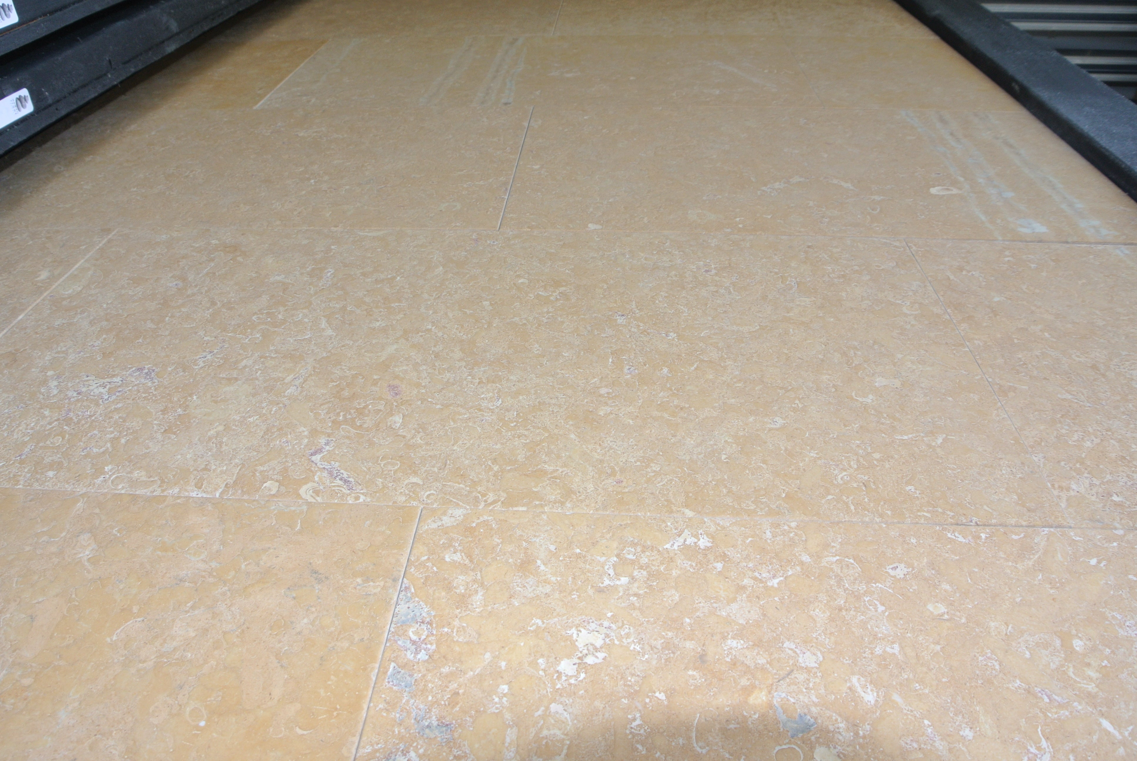 AMARELLO NEGRAIS Limestone Brushed Tile