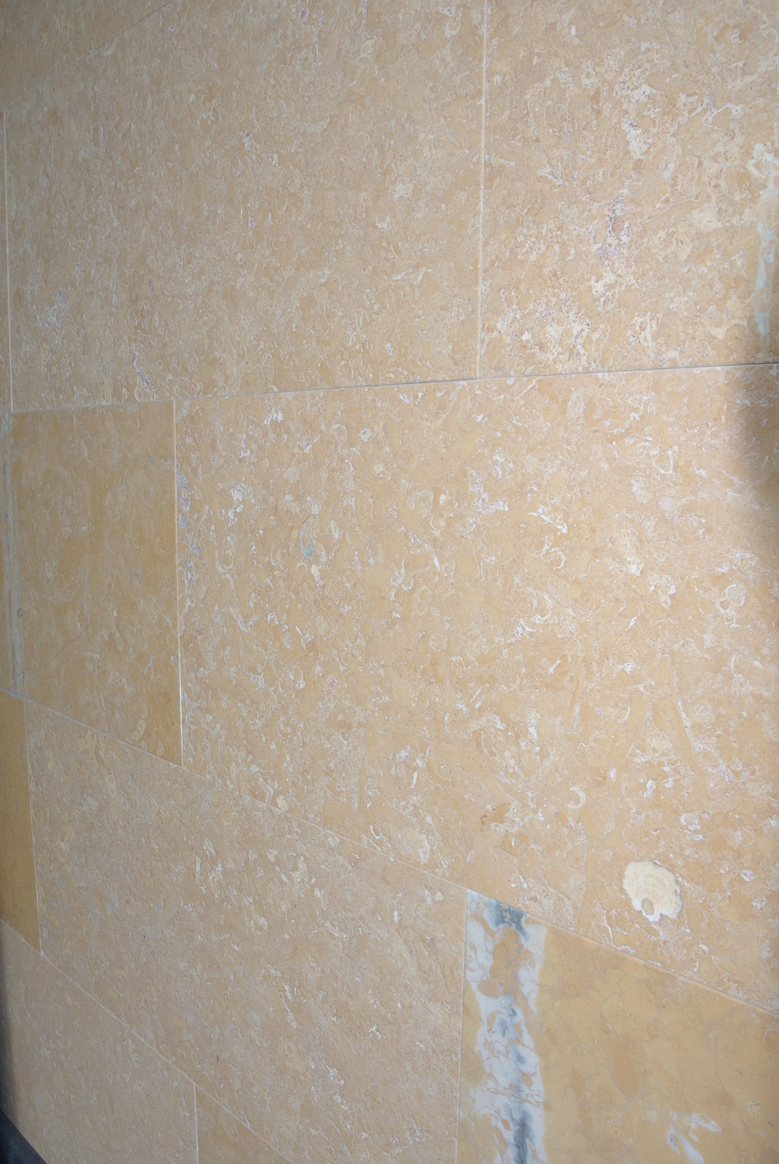 AMARELLO NEGRAIS Limestone Brushed Tile