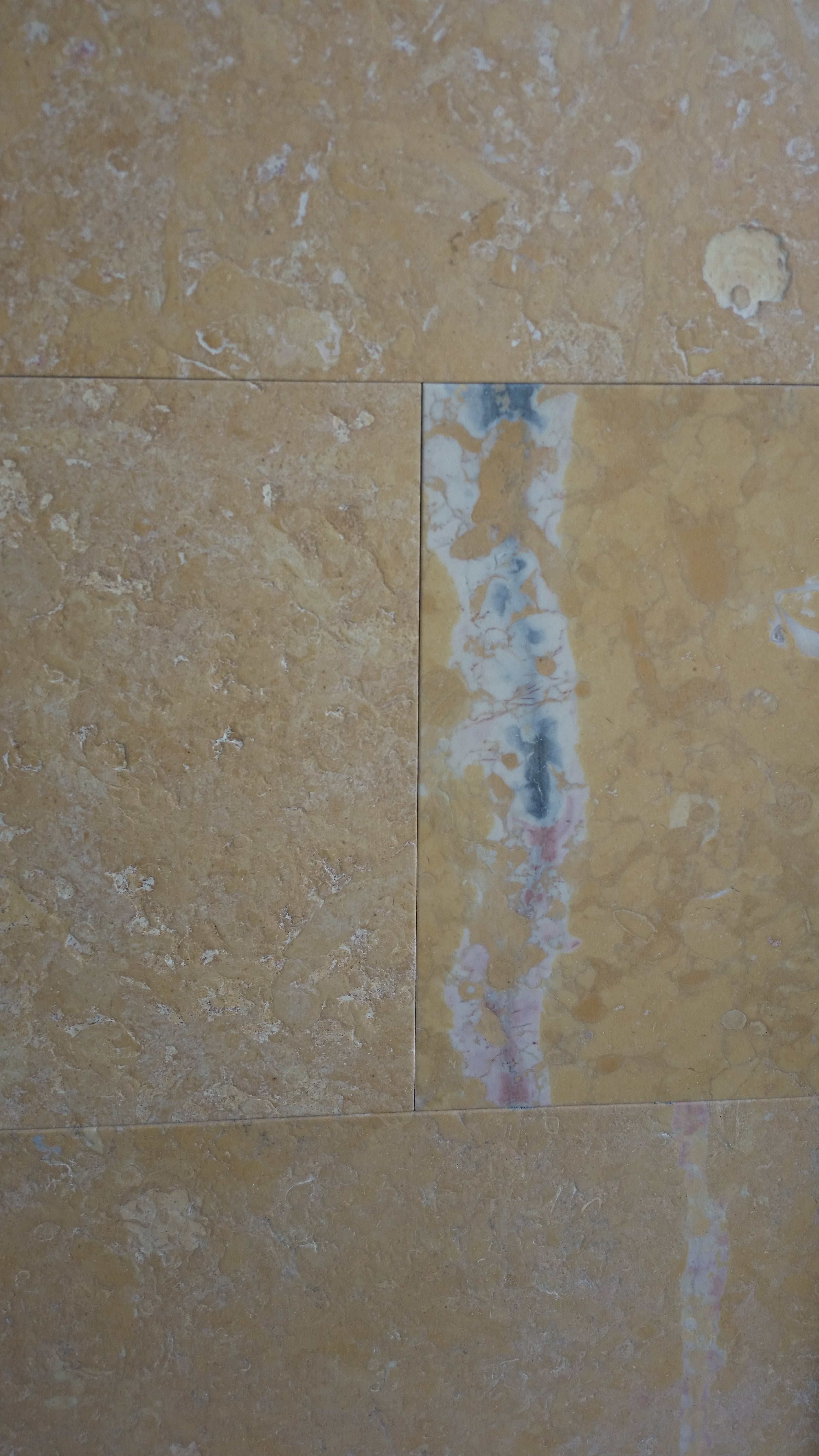 AMARELLO NEGRAIS Limestone Brushed Tile