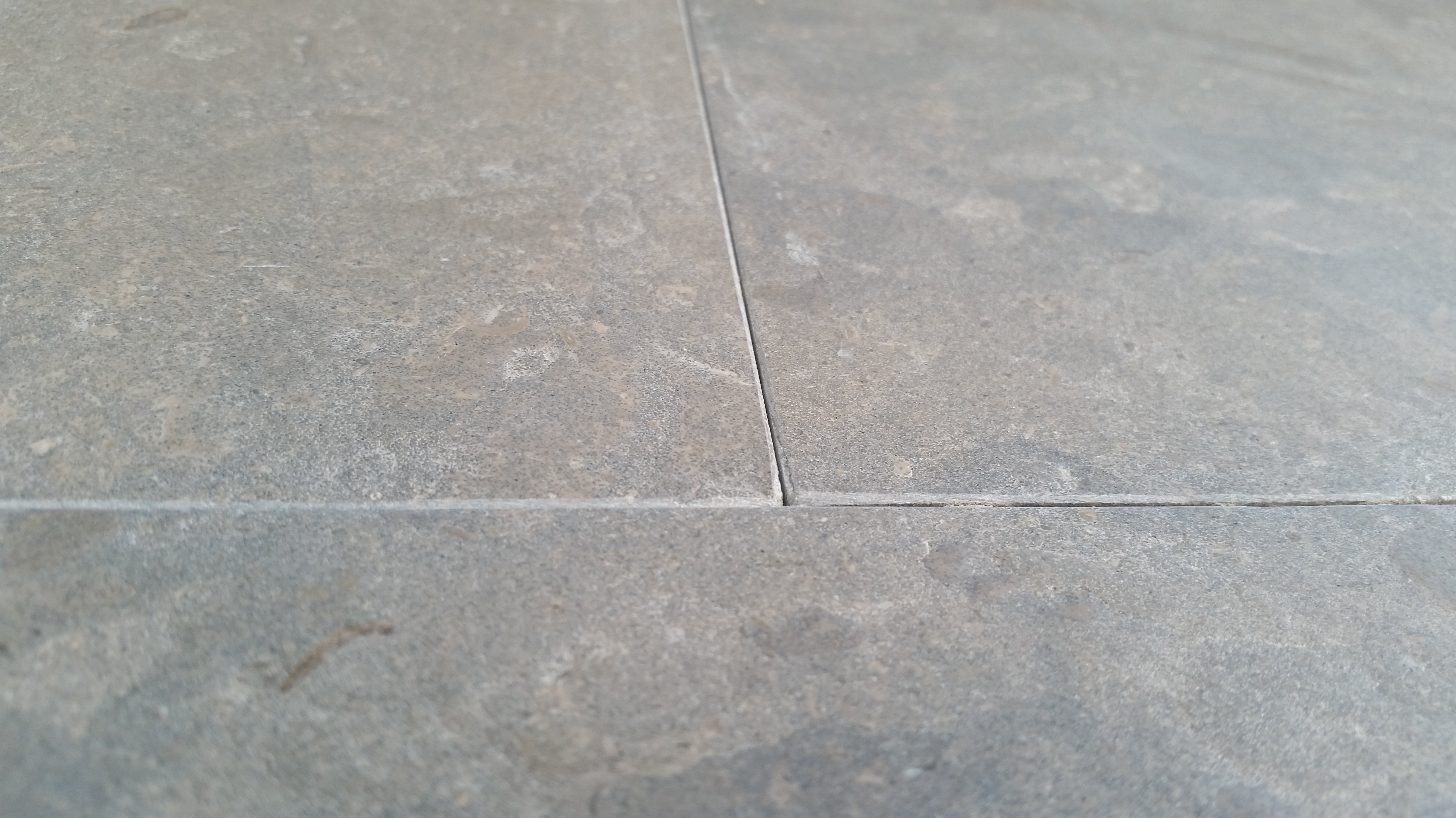 AZUL VALVERDE Limestone Brushed Tile