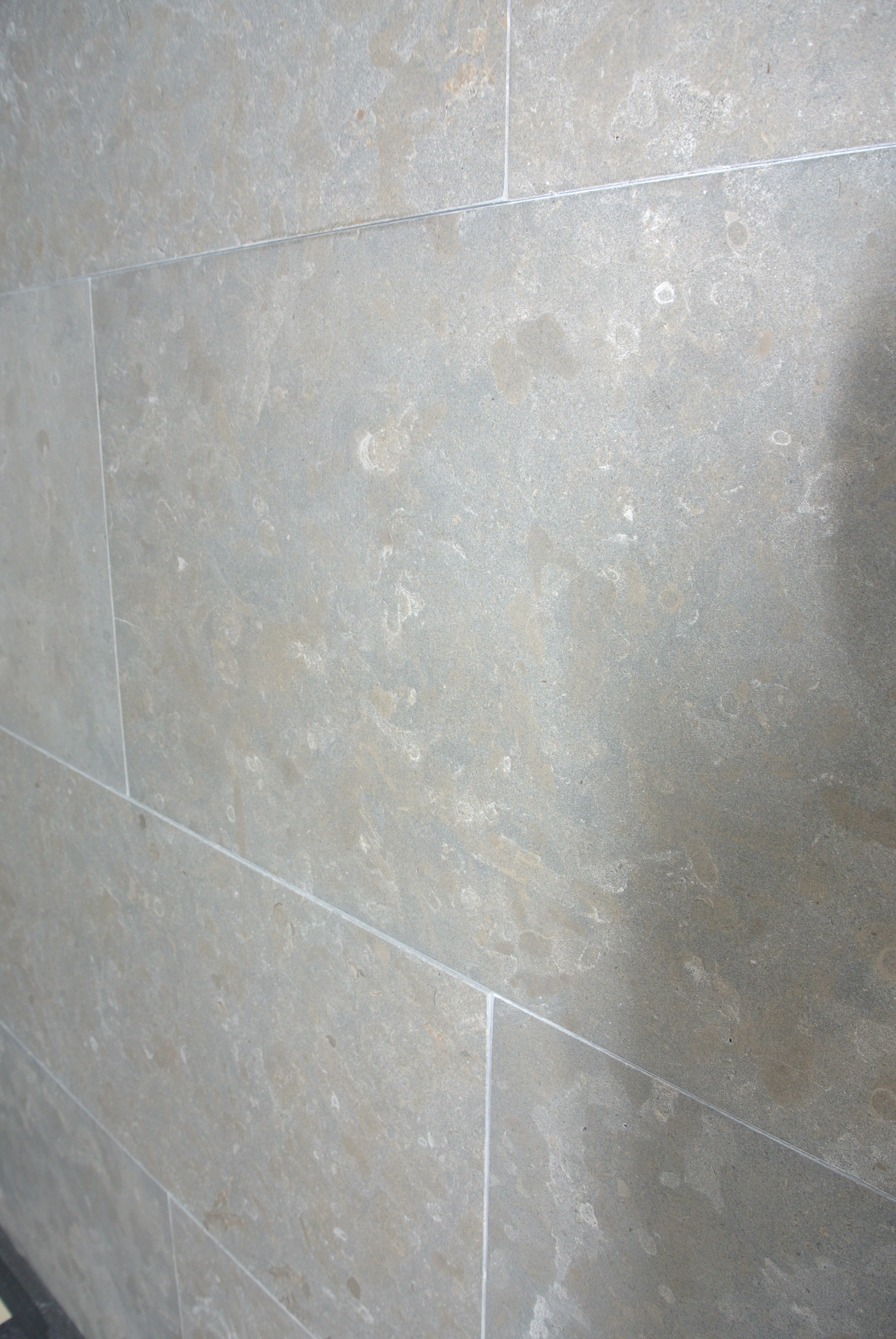 AZUL VALVERDE Limestone Brushed Tile