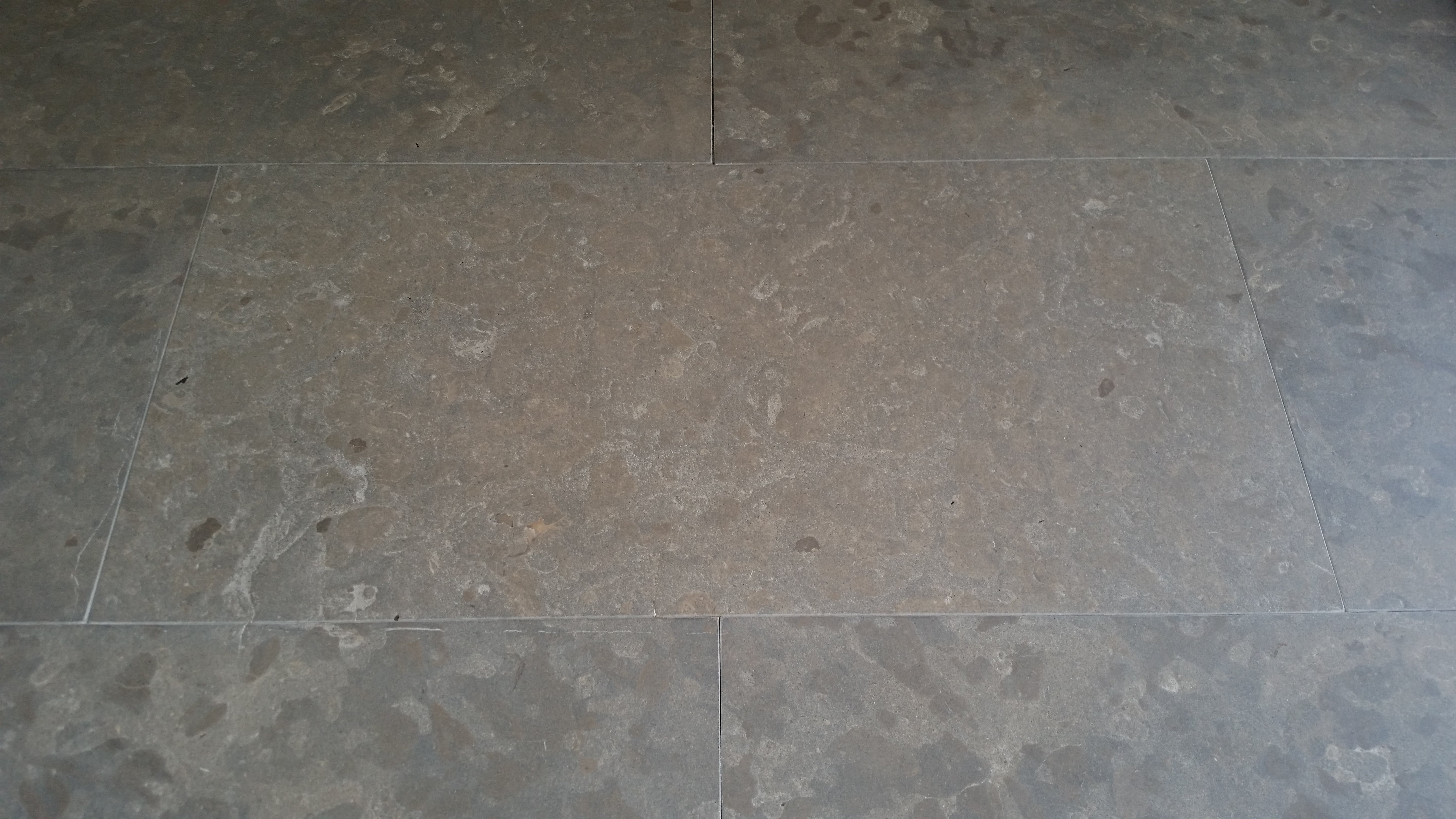 AZUL VALVERDE Limestone Brushed Tile