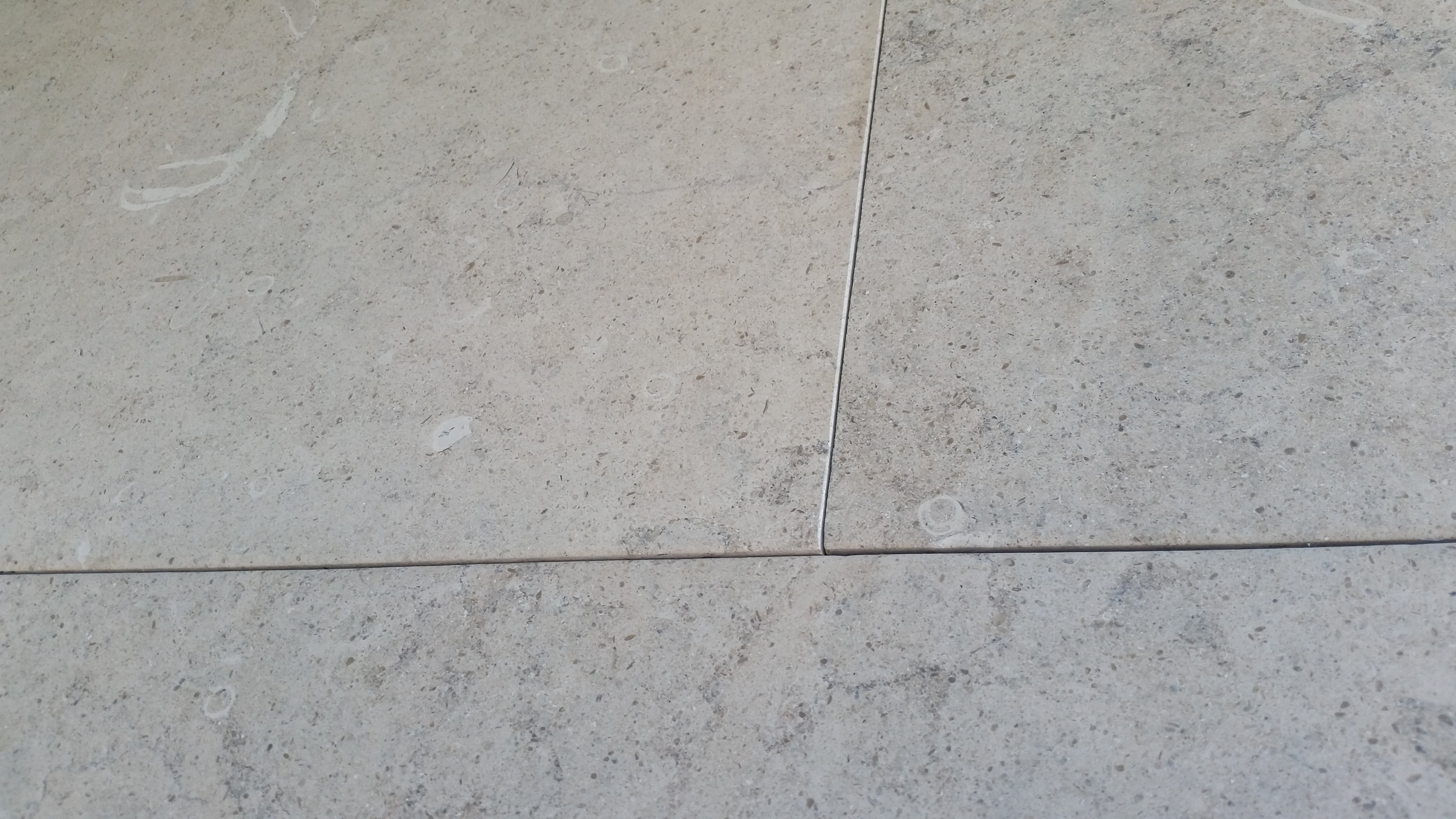 GASCOGNE BLUE Limestone Brushed Tile