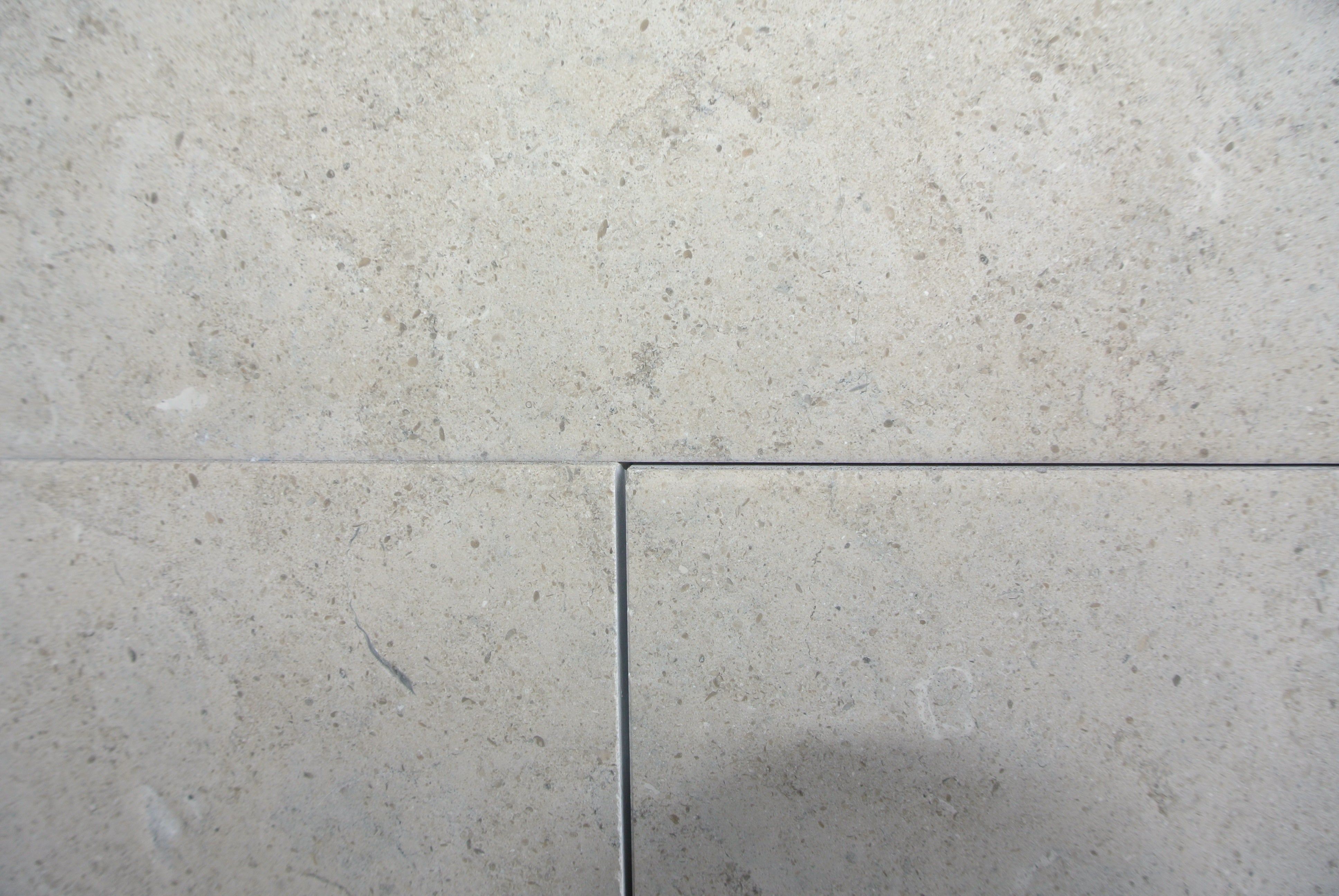 GASCOGNE BLUE Limestone Brushed Tile