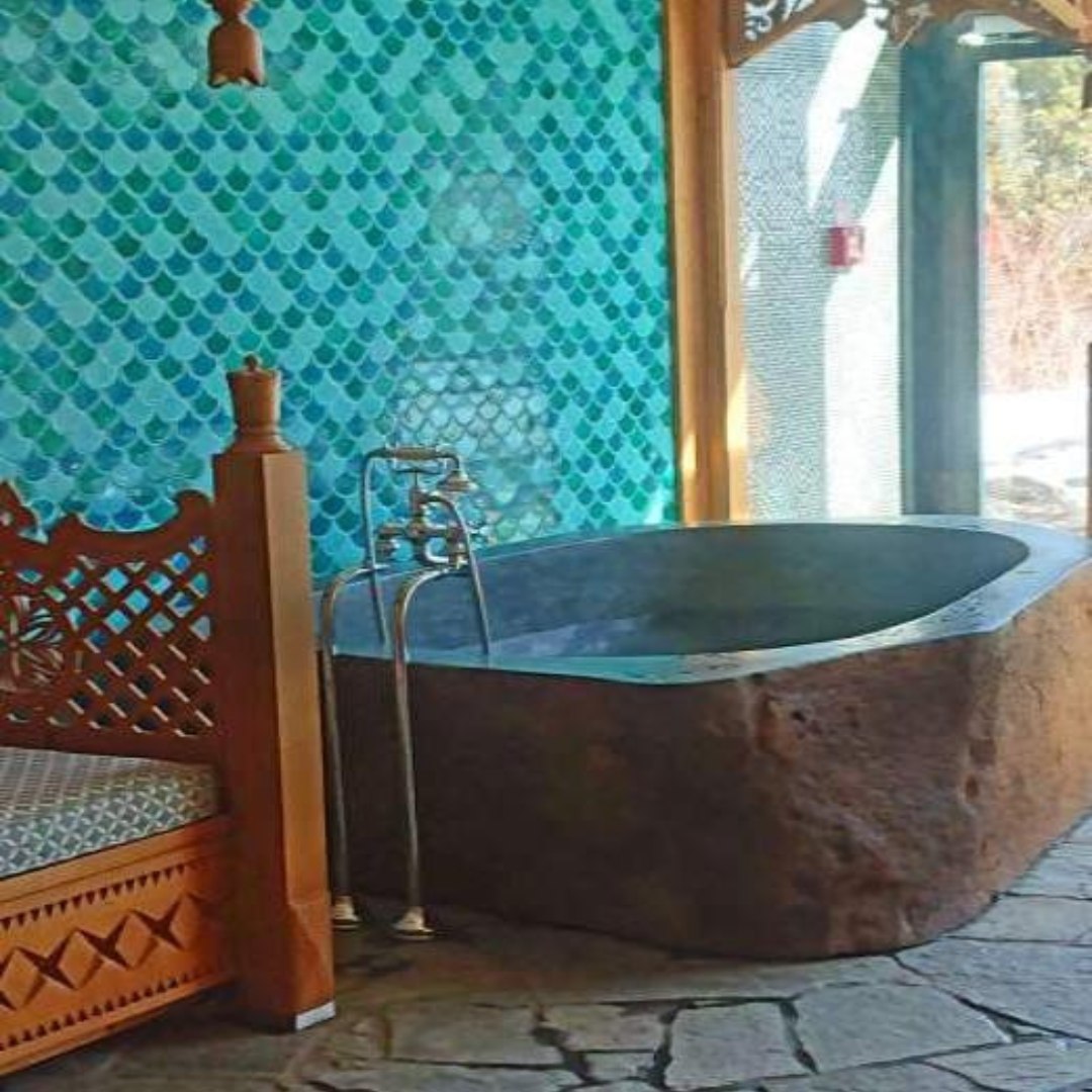 MAUI River Stone Honed/Filled interior & Natural exterior Bathtub