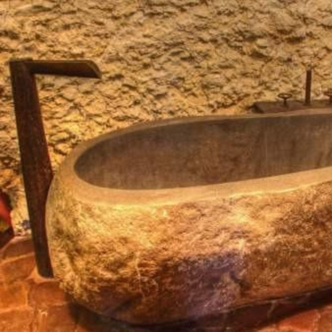 NILO River Stone Honed/Filled interior & Natural exterior Bathtub