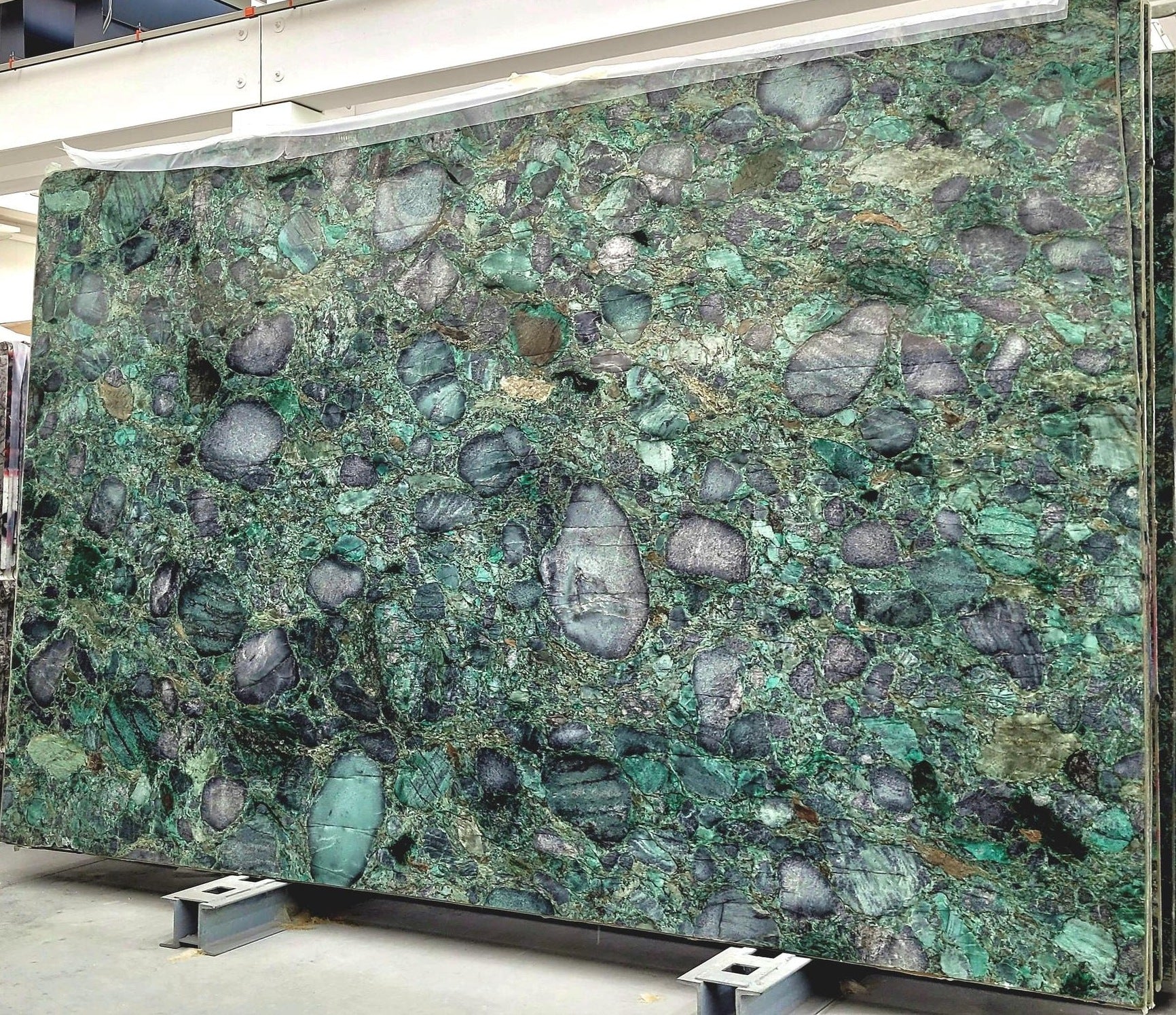 EMERALD GREEN Quartzite Polished Slab