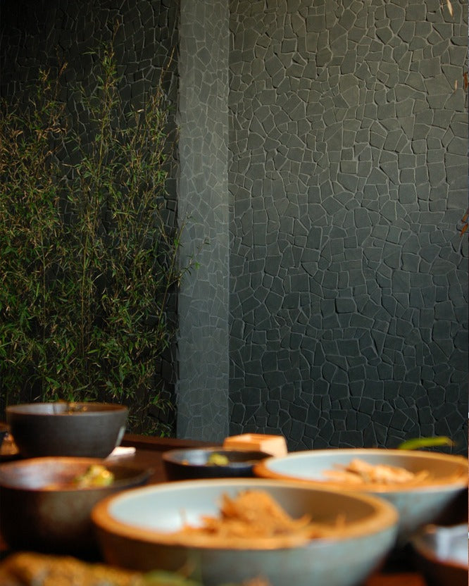 BLACK BASALT, LARGE RANDOM