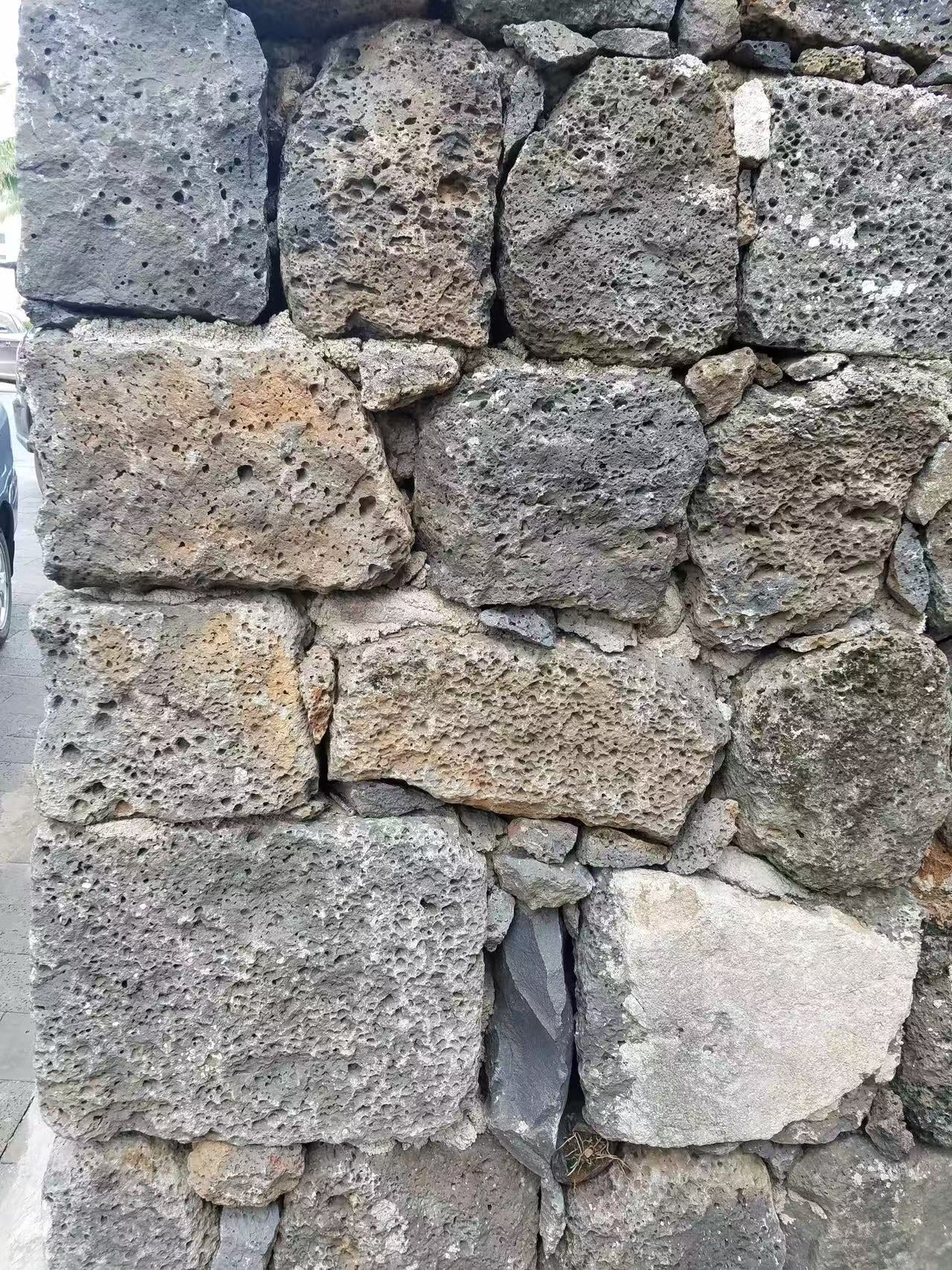 PUKA LAVA EARTHY Basalt 1-3" Thick Natural top & Saw Cut bottom Random Natural-Cleft Edge Wall Veneer