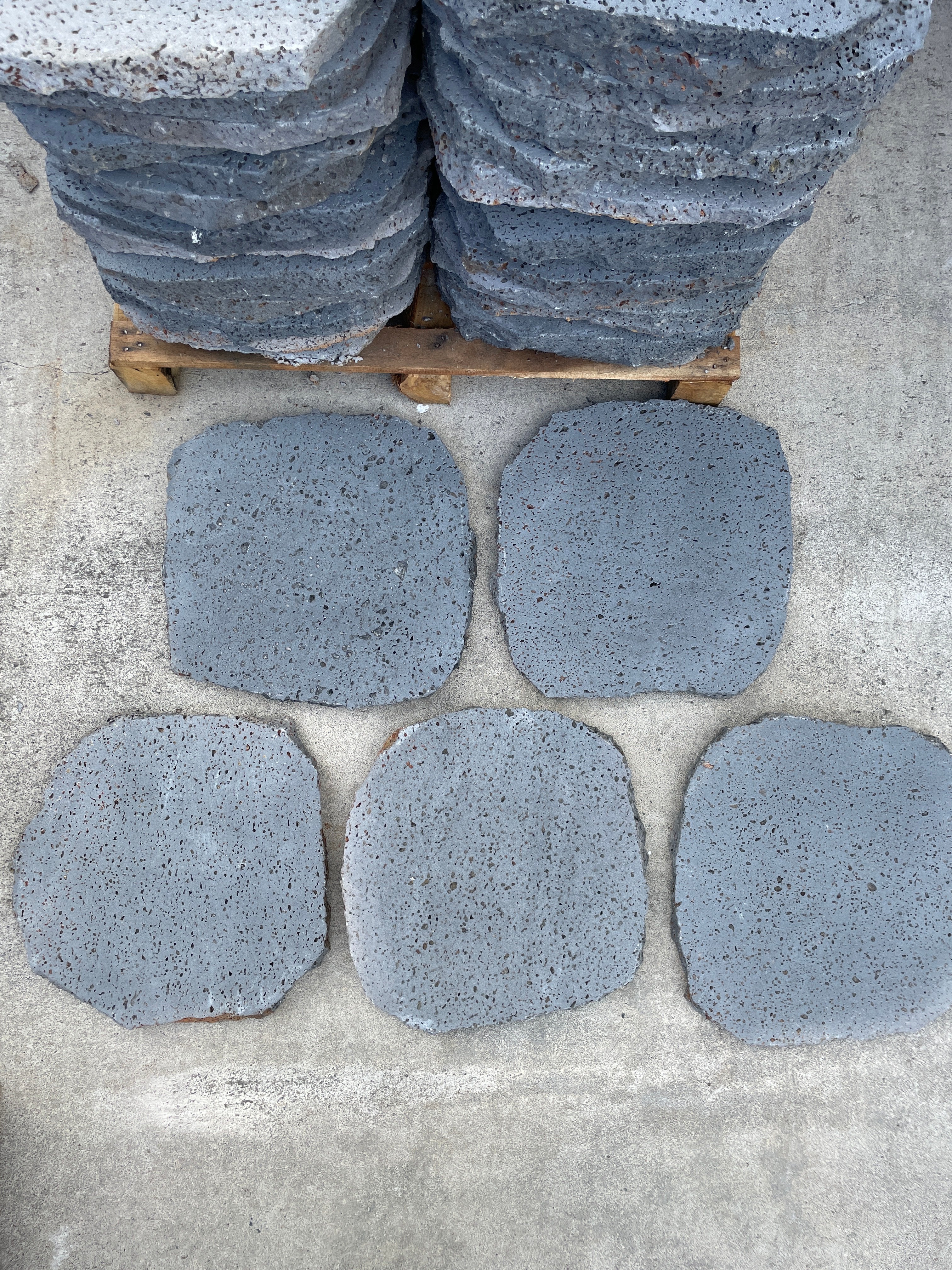 PUKA LAVA GREY - ROUND RANDOM, Basalt Brushed - 18" & up x 1.5" Paver & Flagstone