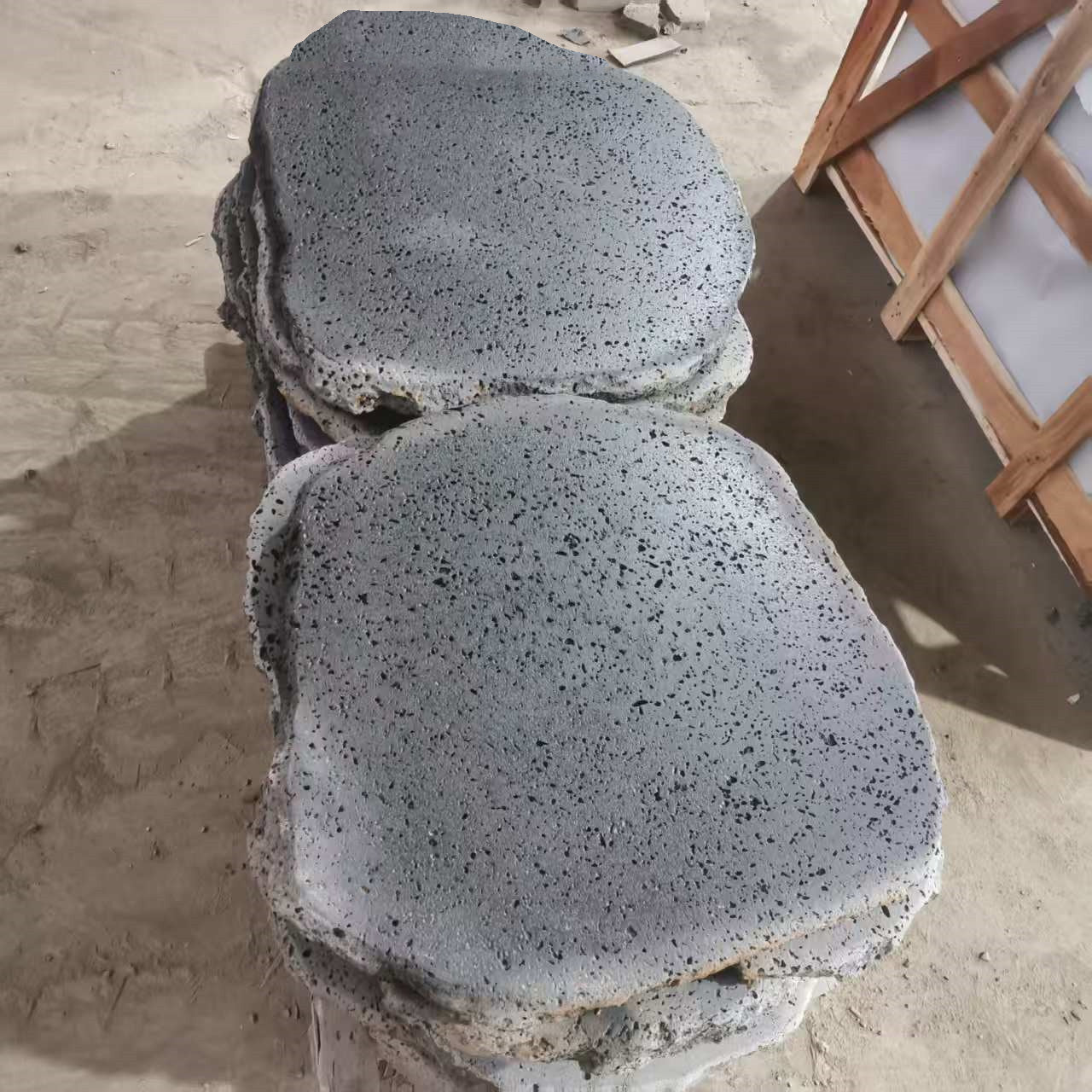 PUKA LAVA GREY - ROUND RANDOM, Basalt Brushed - 24" diameter & up x 1.5" thick Paver