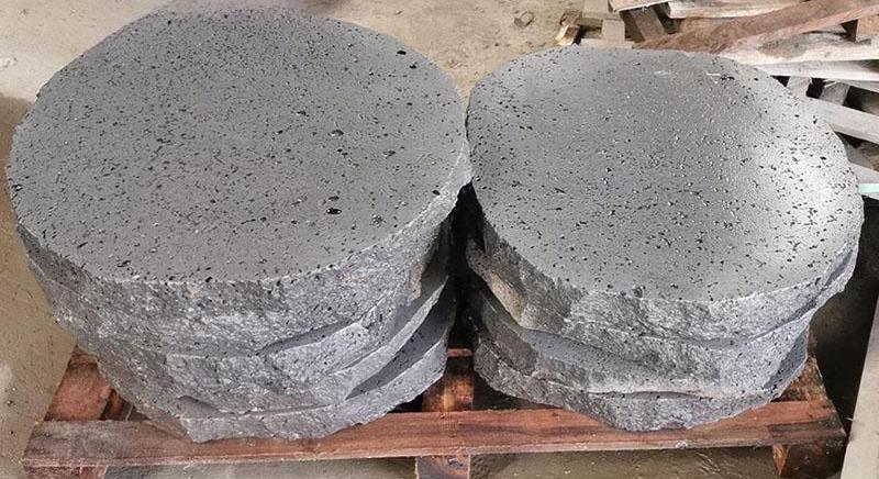 PUKA LAVA GREY - ROUND RANDOM, Basalt Brushed - 24" diameter & up x 1.5" thick Paver