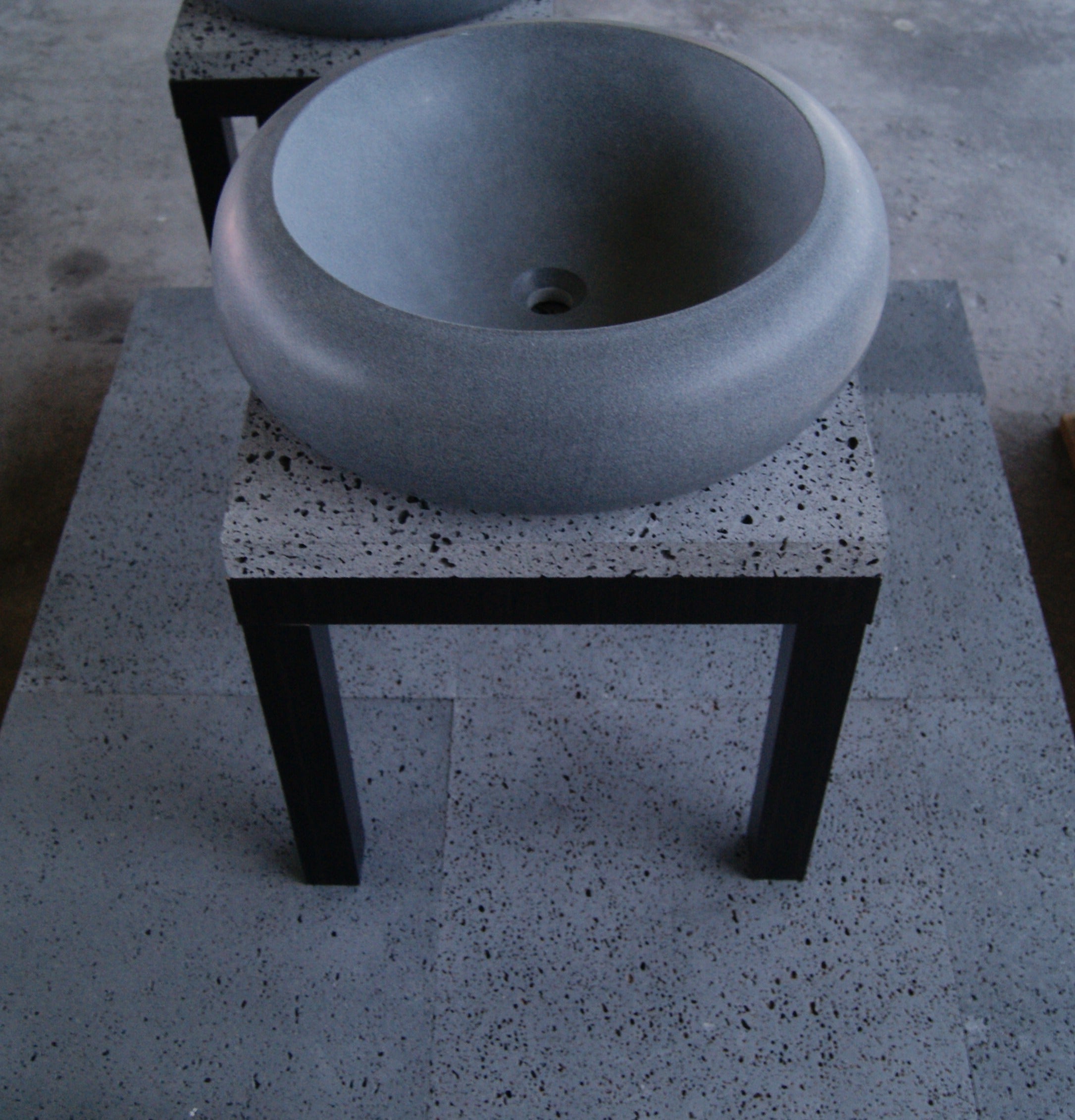 SOLID LAVA GREY Basalt Honed/Filled Cilindrical Fat & Basin Sink