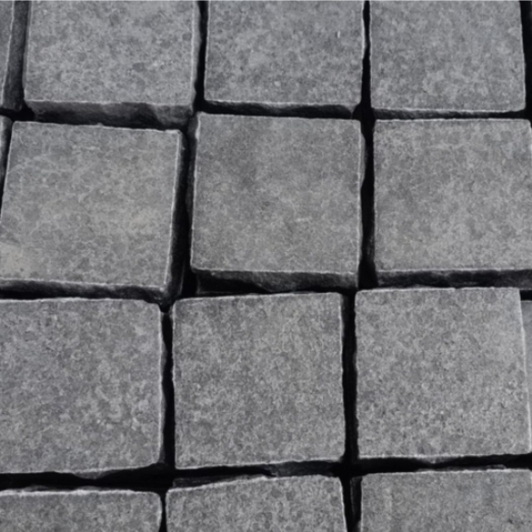 SOLID LAVA GREY - COBBLES SPLIT, Basalt Flamed & Brushed - Paver