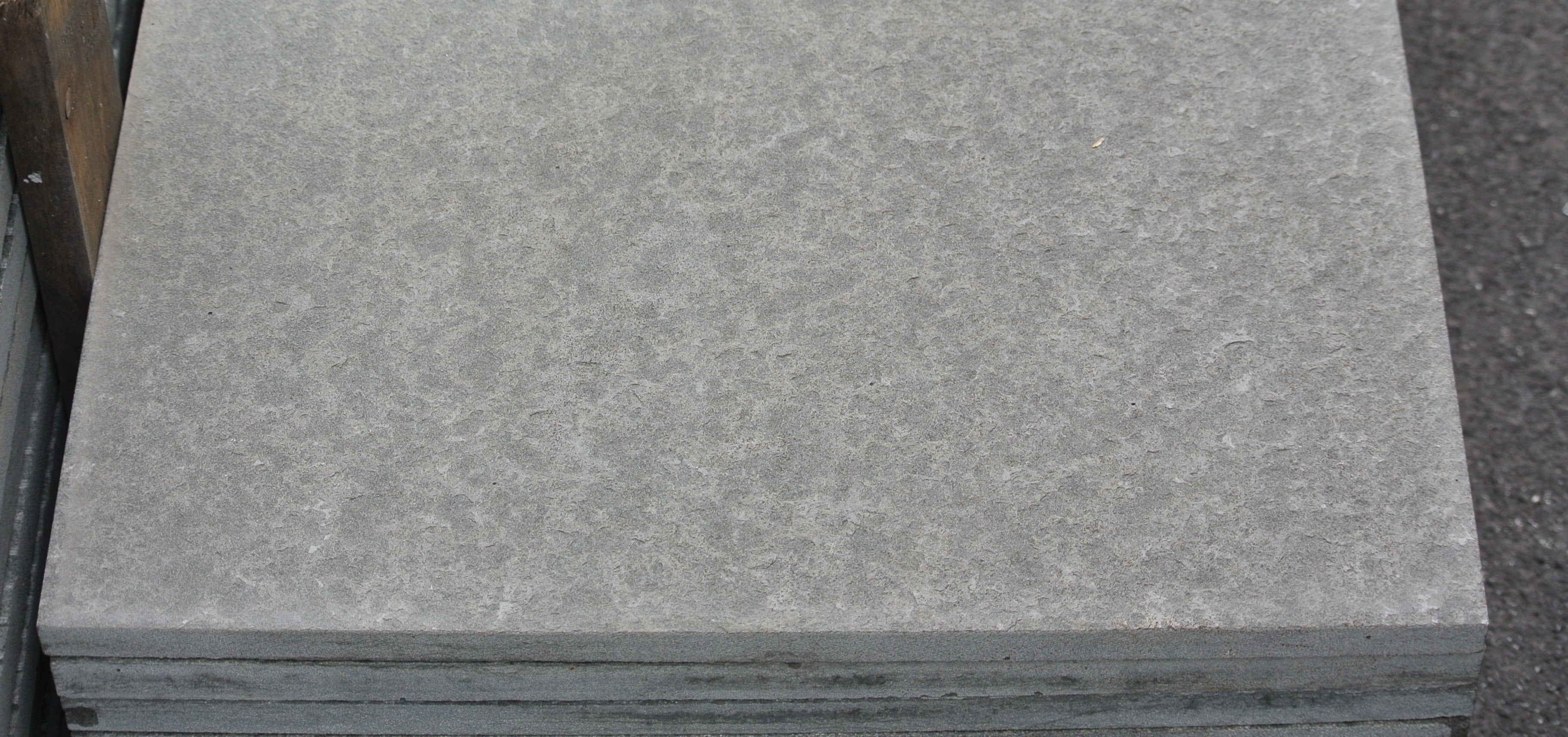 SOLID LAVA GREY Basalt Flamed/Brushed Tile