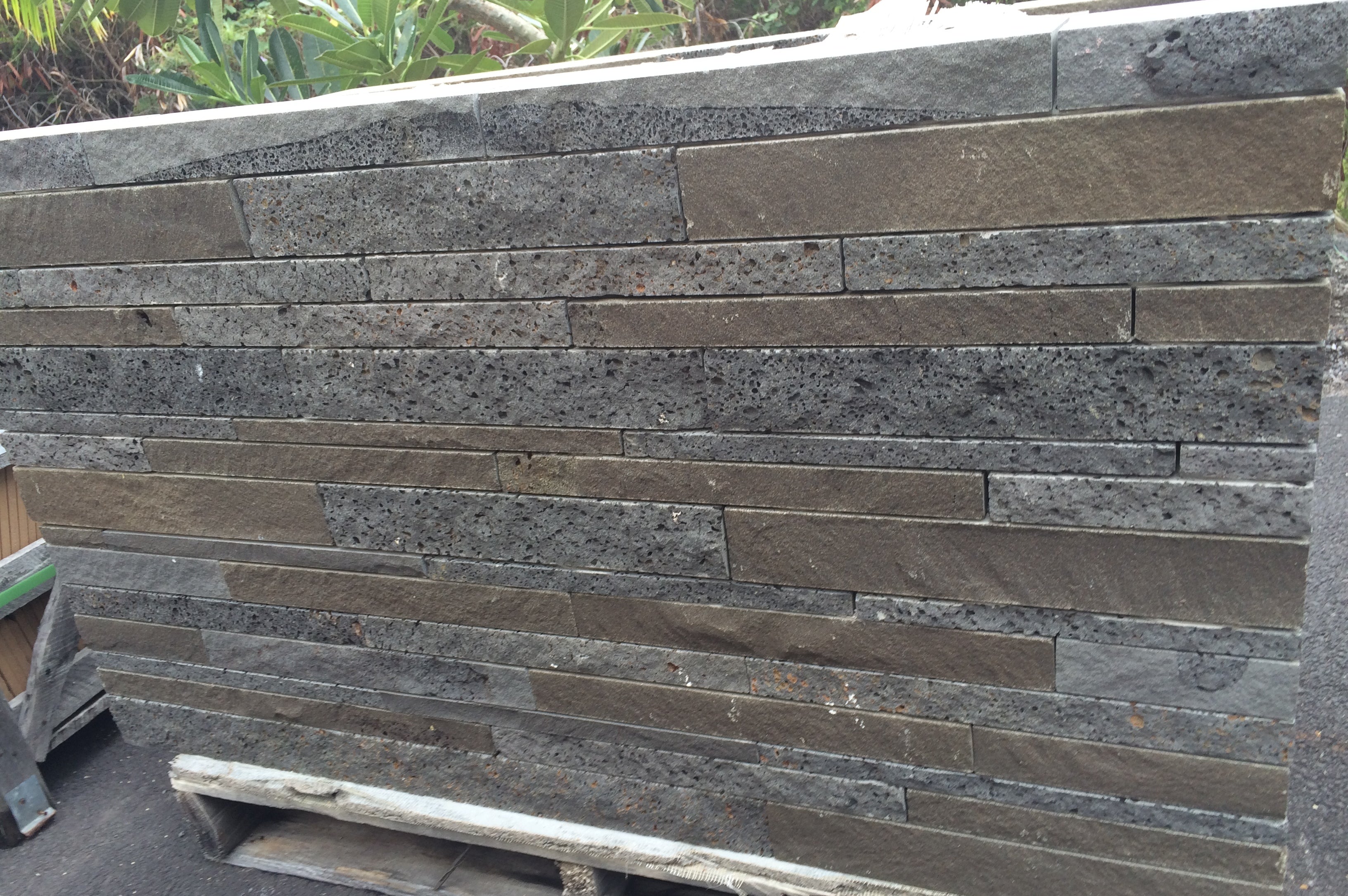 SOLID & PUKA LAVA GREY MIX Basalt Split-Face Straight Edge Wall Veneer
