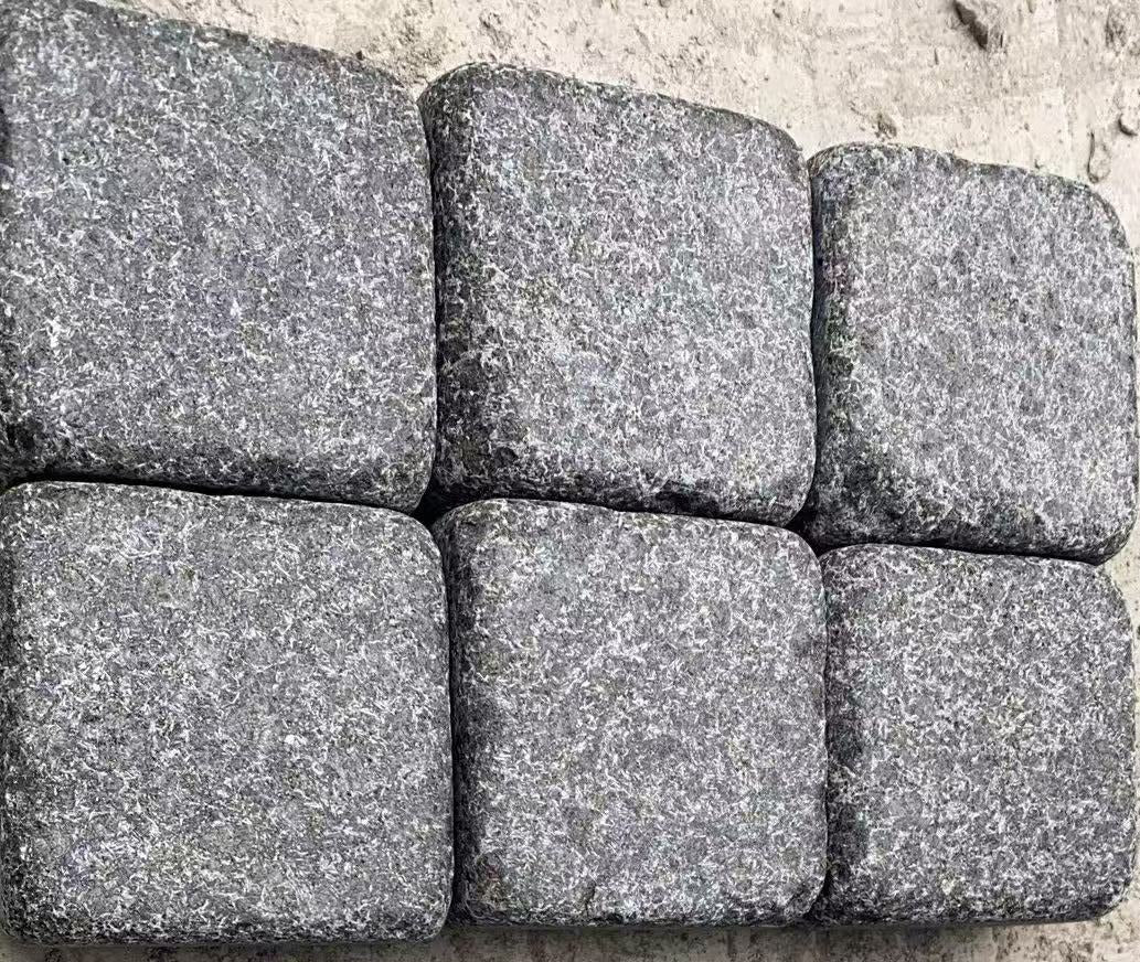 BLACK PEARL - COBBLES TUMBLED, Basalt Flamed - Paver