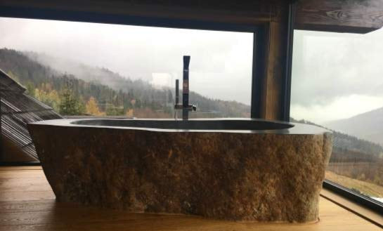 OAK MIST River Stone Honed/Filled interior & Natural exterior Bathtub