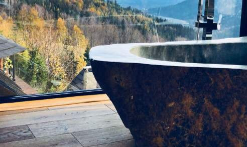 OAK MIST River Stone Honed/Filled interior & Natural exterior Bathtub