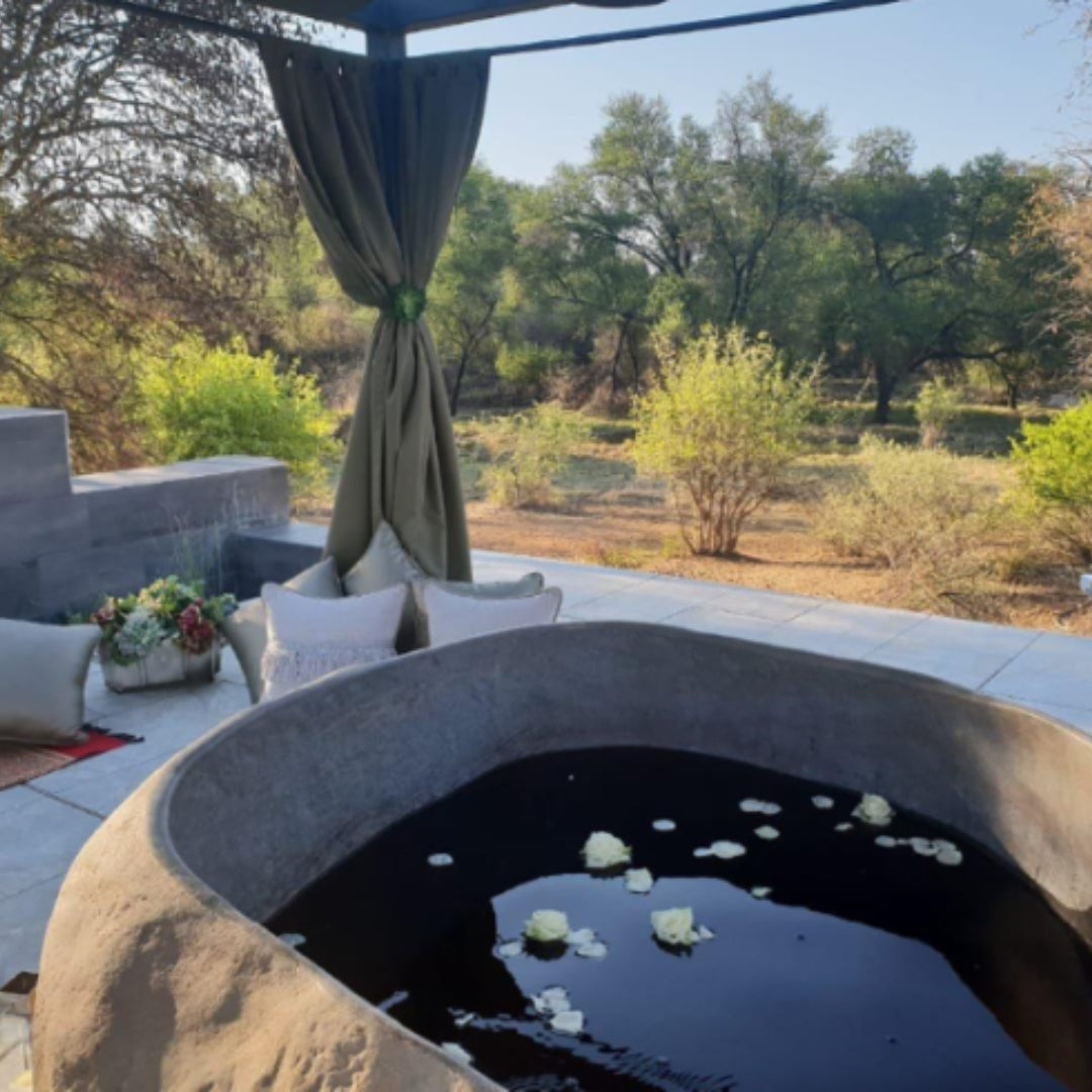 WILLOW CREEK River Stone Honed/Filled interior & Natural exterior Bathtub