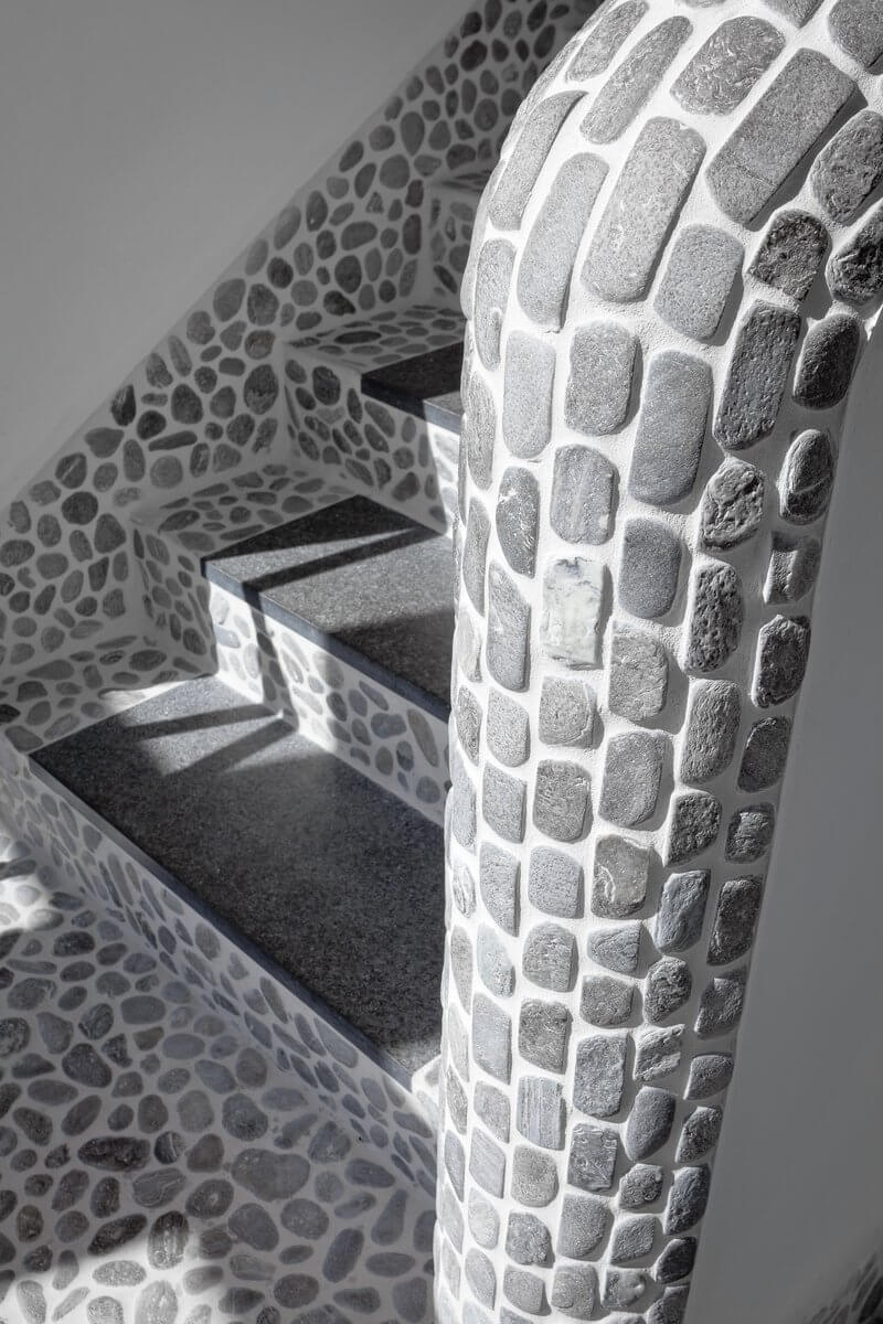 mosaic-pebble-alpine-strip-pebble-0047-hawaii-stone-imports