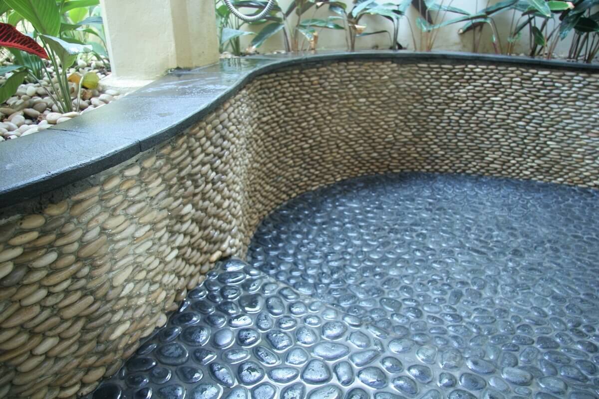 mosaic-pebble-french-tan-stacked-pebble-0047-hawaii-stone-imports