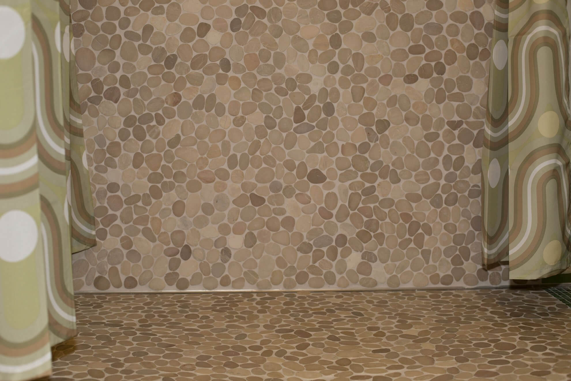 mosaic-pebble-french-tan-level-pebble-0047-hawaii-stone-imports