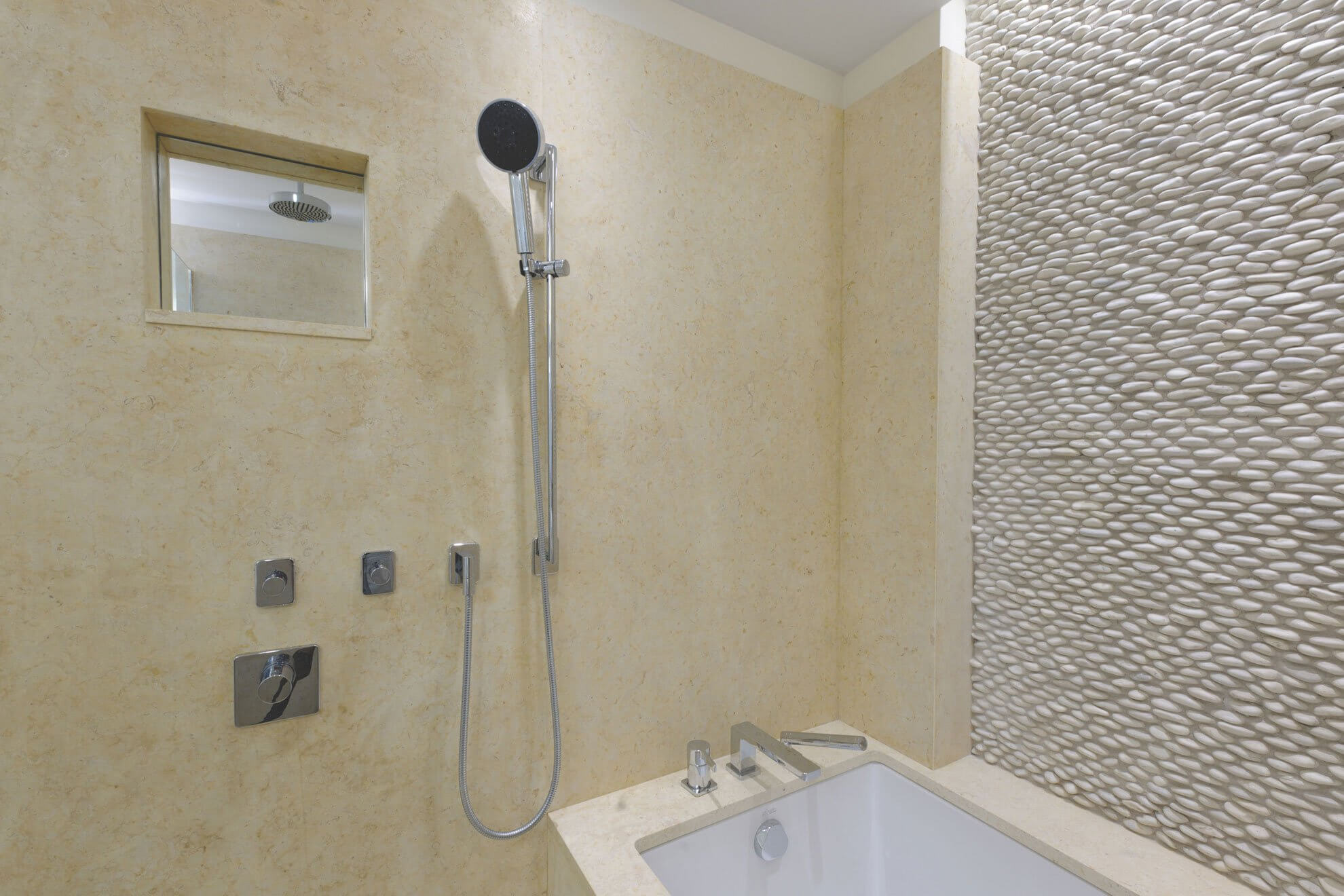 mosaic-pebble-antique-timor-white-stacked-pebble-0047-hawaii-stone-imports