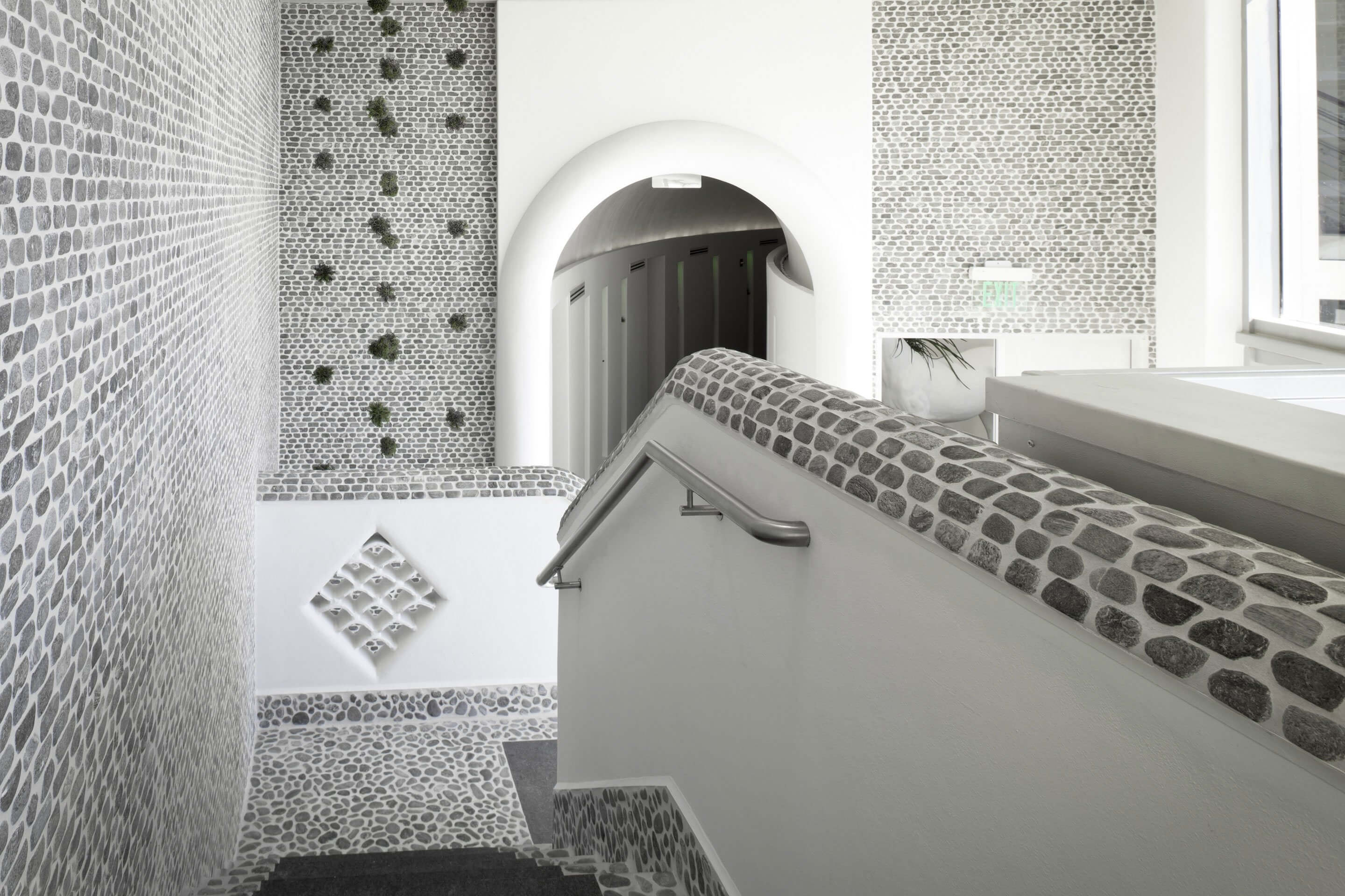 mosaic-pebble-alpine-strip-pebble-0047-hawaii-stone-imports