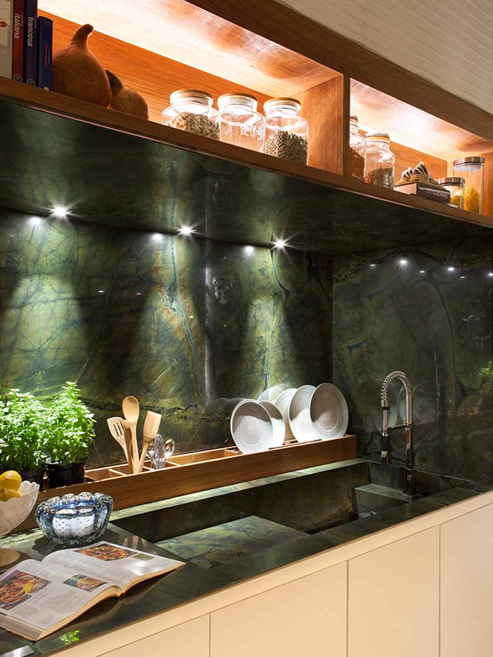 Kitchen Vitoria Regia Quartzite Slab