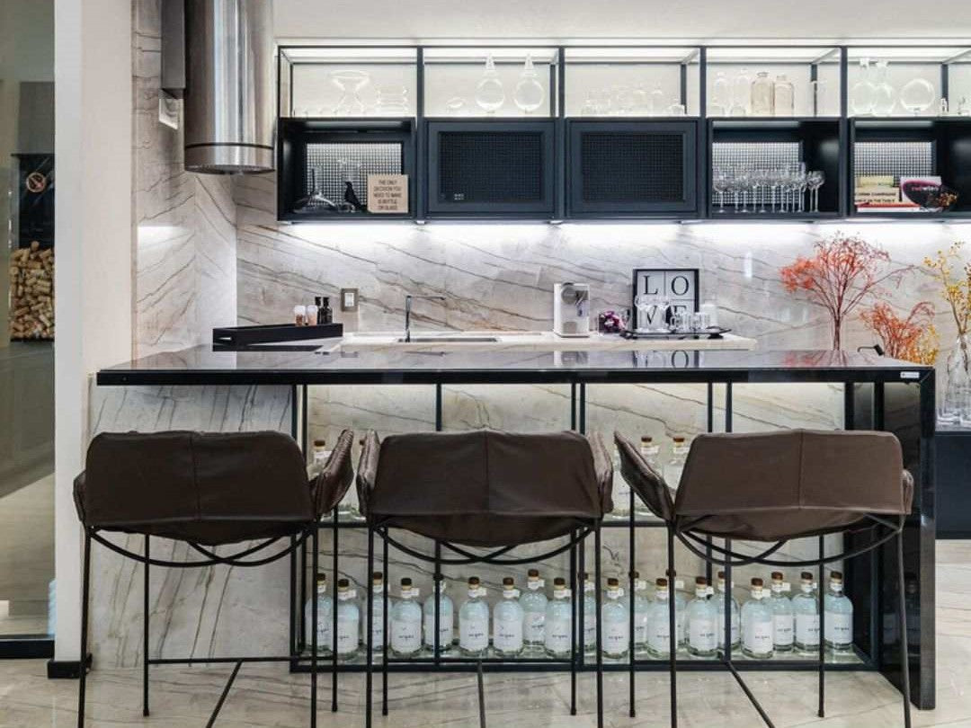 White Luxus Quartzite Slab Hawaii Stone Imports