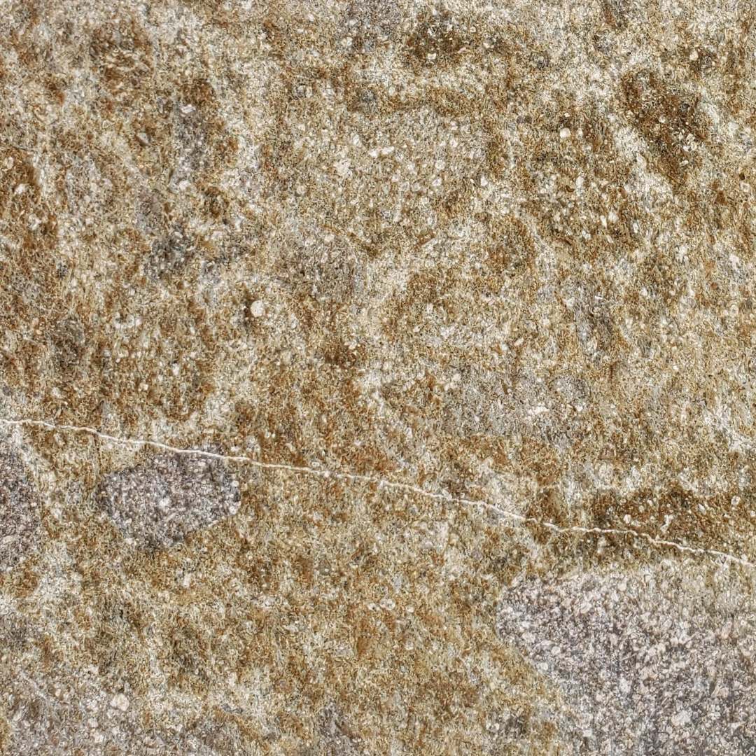 EVERGREEN Basalt Bush Hammered Wall Veneer