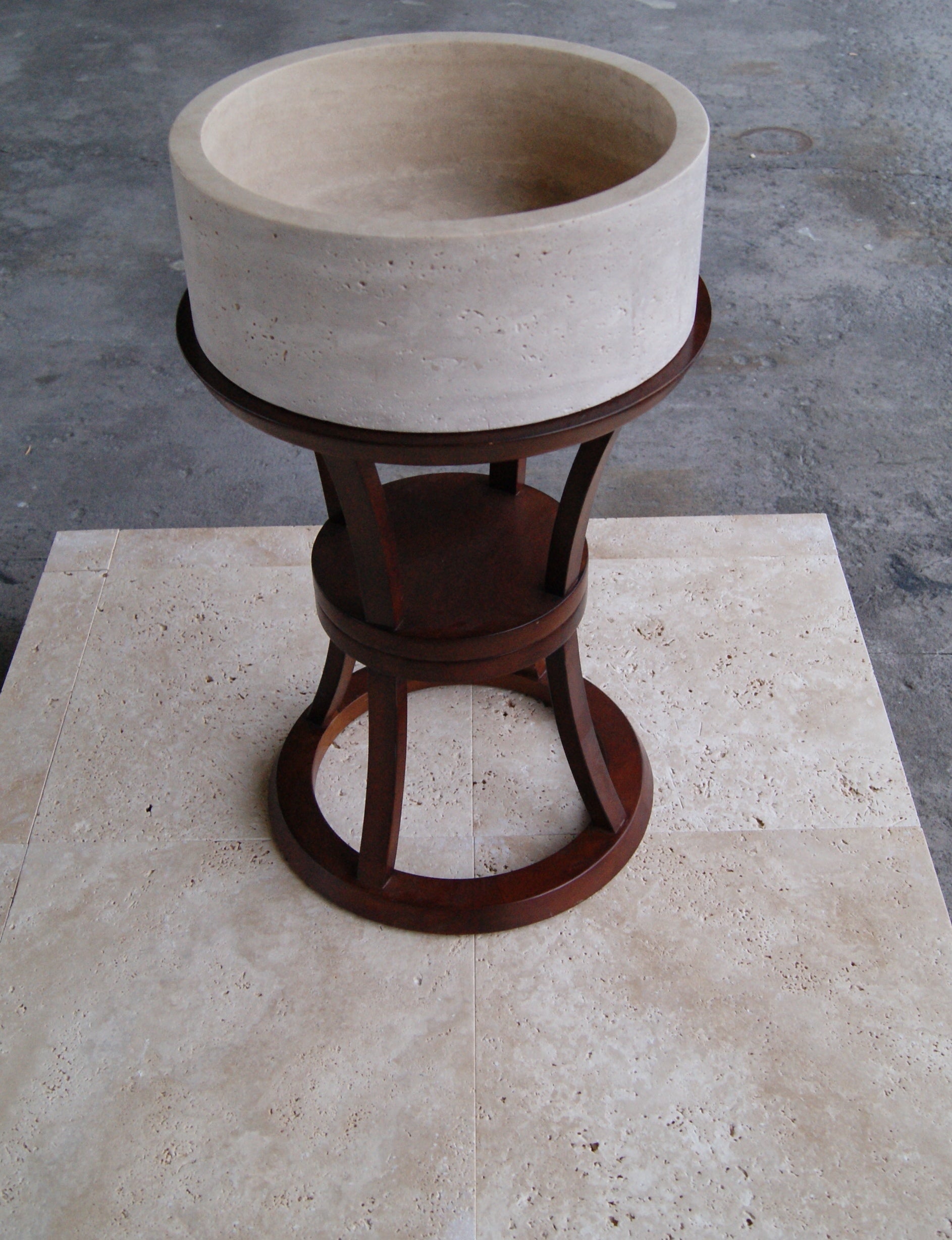 CLASSIC MEDIUM Travertine Honed/Filled interior & saw cut exterior, Cilindrical Straight & Basin Sink