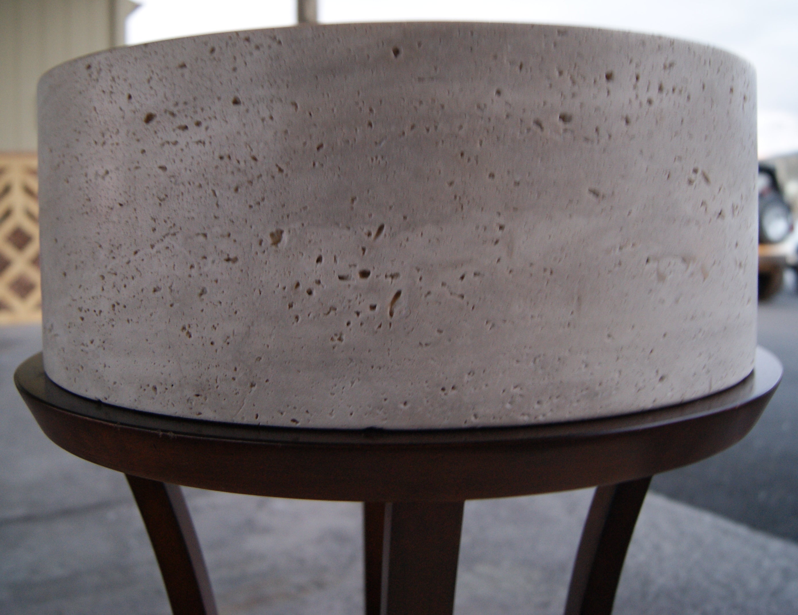 CLASSIC MEDIUM Travertine Honed/Filled interior & saw cut exterior, Cilindrical Straight & Basin Sink
