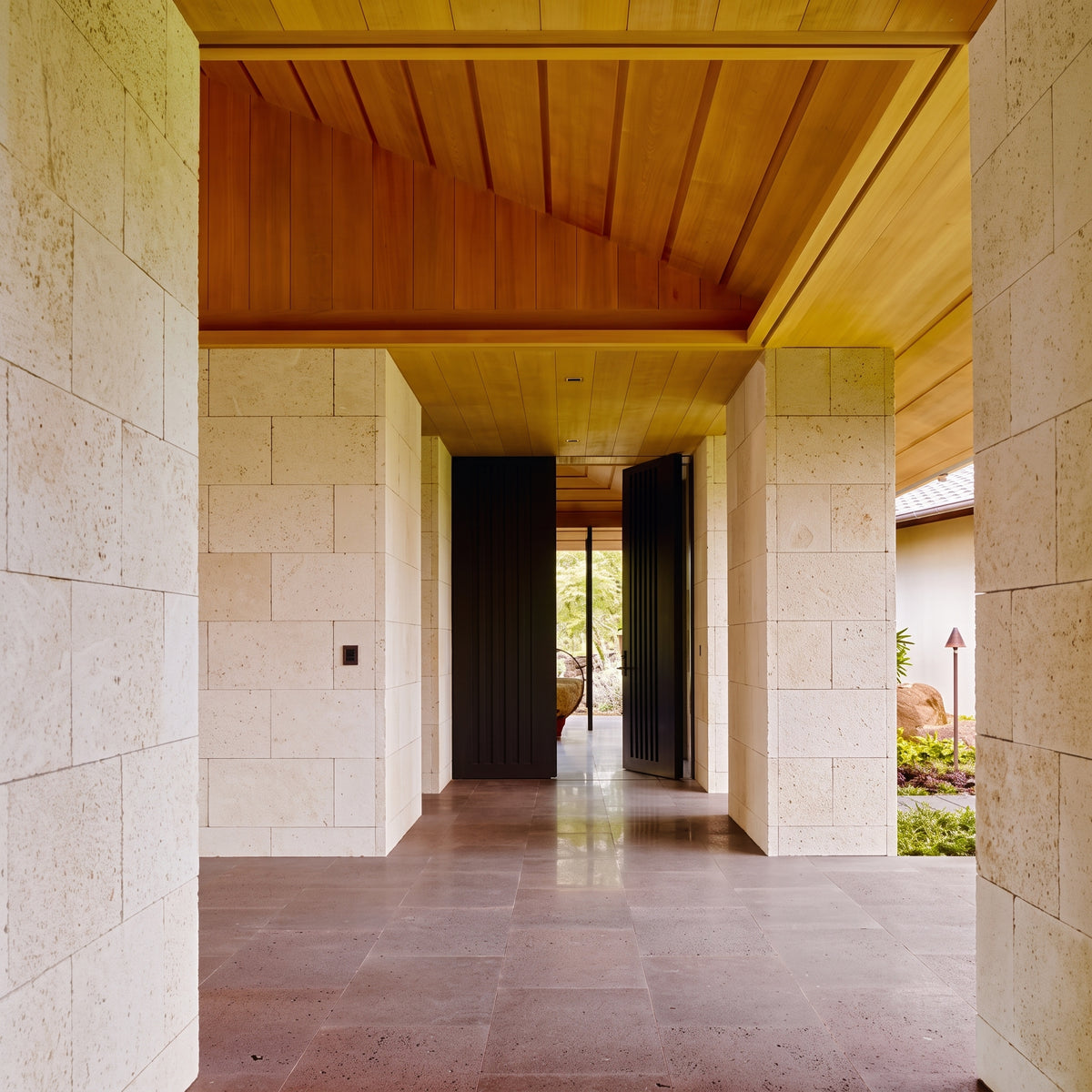 CORAL CLASSIC Fine-Line-Chiseled Straight Edge Wall Veneer