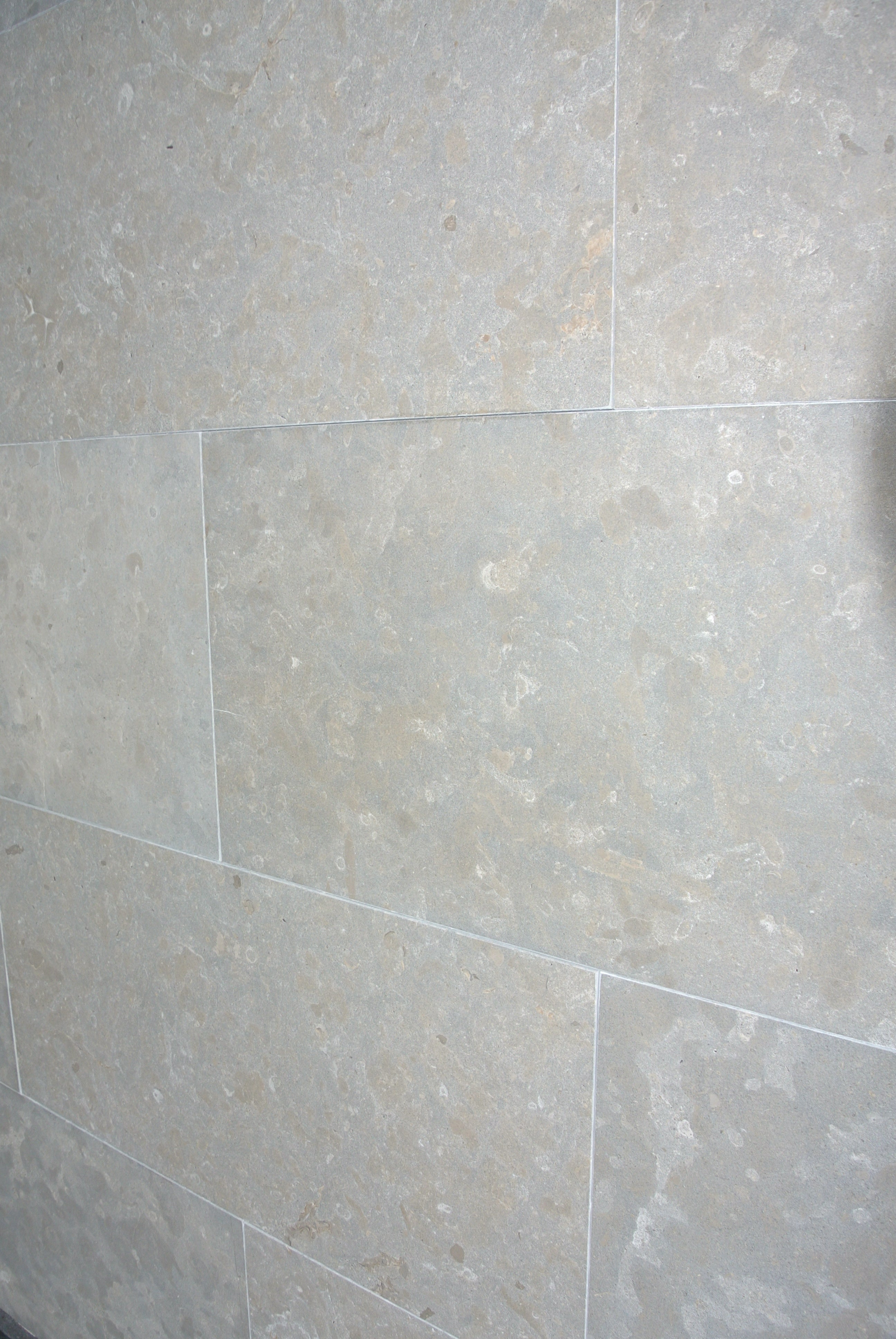 AZUL VALVERDE Limestone Brushed Tile