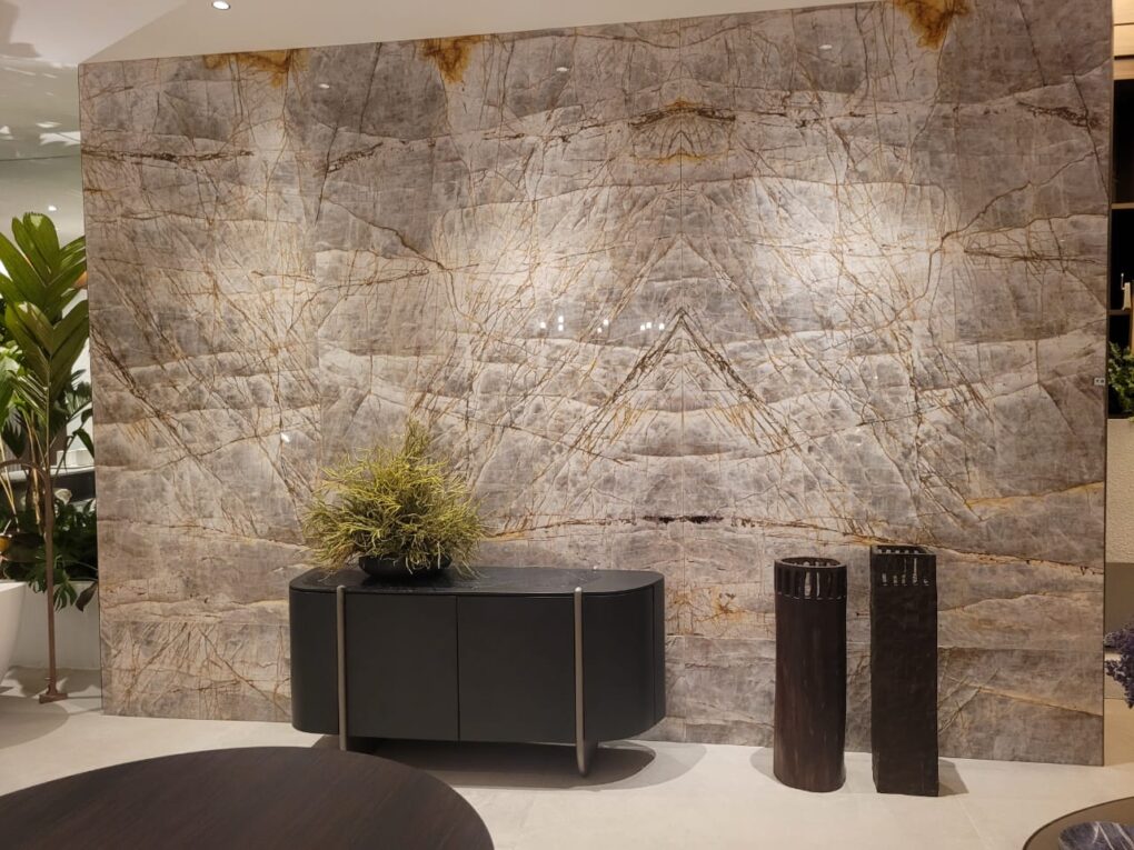 CRYSTAL VALENTE Quartz Polished Slab