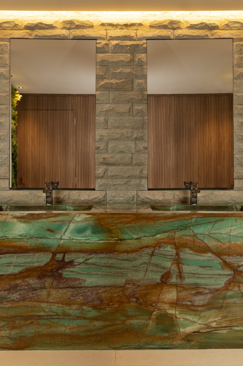 SAUIPE Quartzite Polished Slab