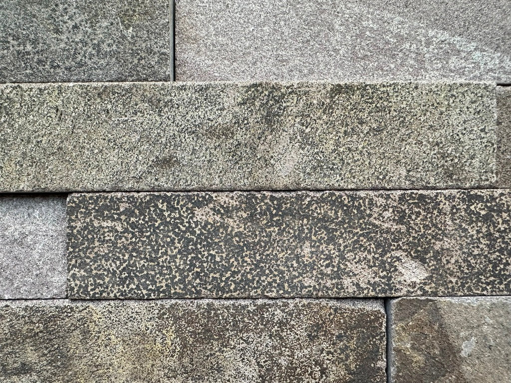 SIERRA VULCANO Basalt Split-face various lenghts rectangles, stacked glued, interlocking Wall Veneer