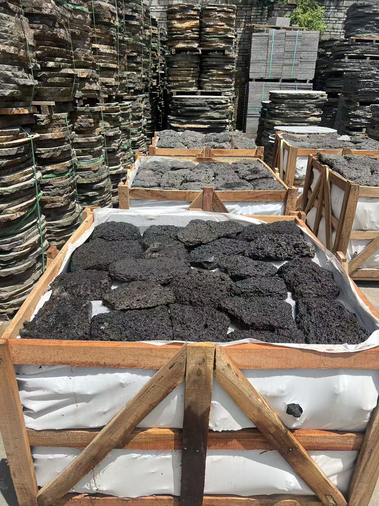 PUKA LAVA EARTHY Basalt 1-2" Thick Natural top & Saw Cut bottom Random Natural-Cleft Edge Wall Veneer